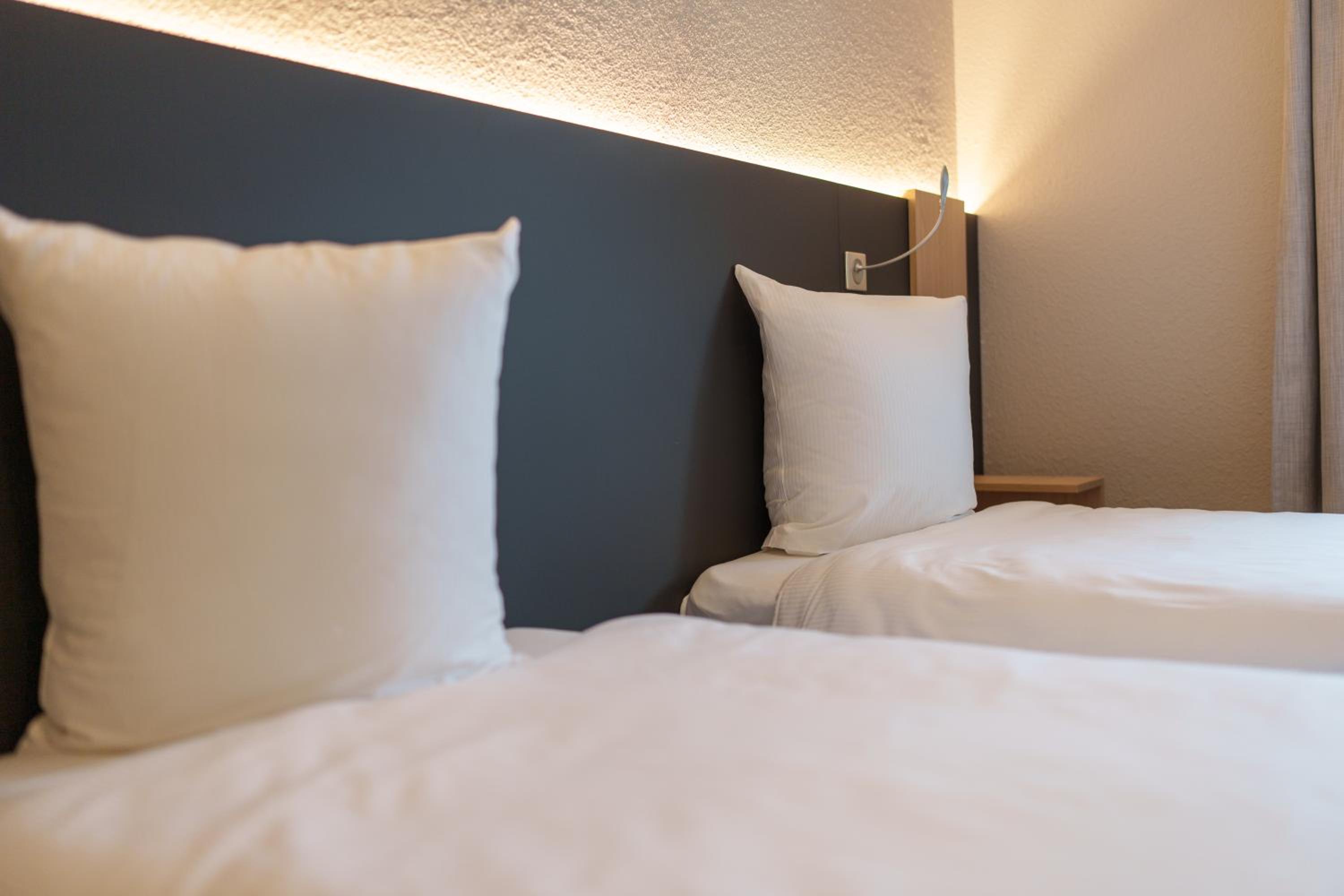 Twin Room - Photo 3