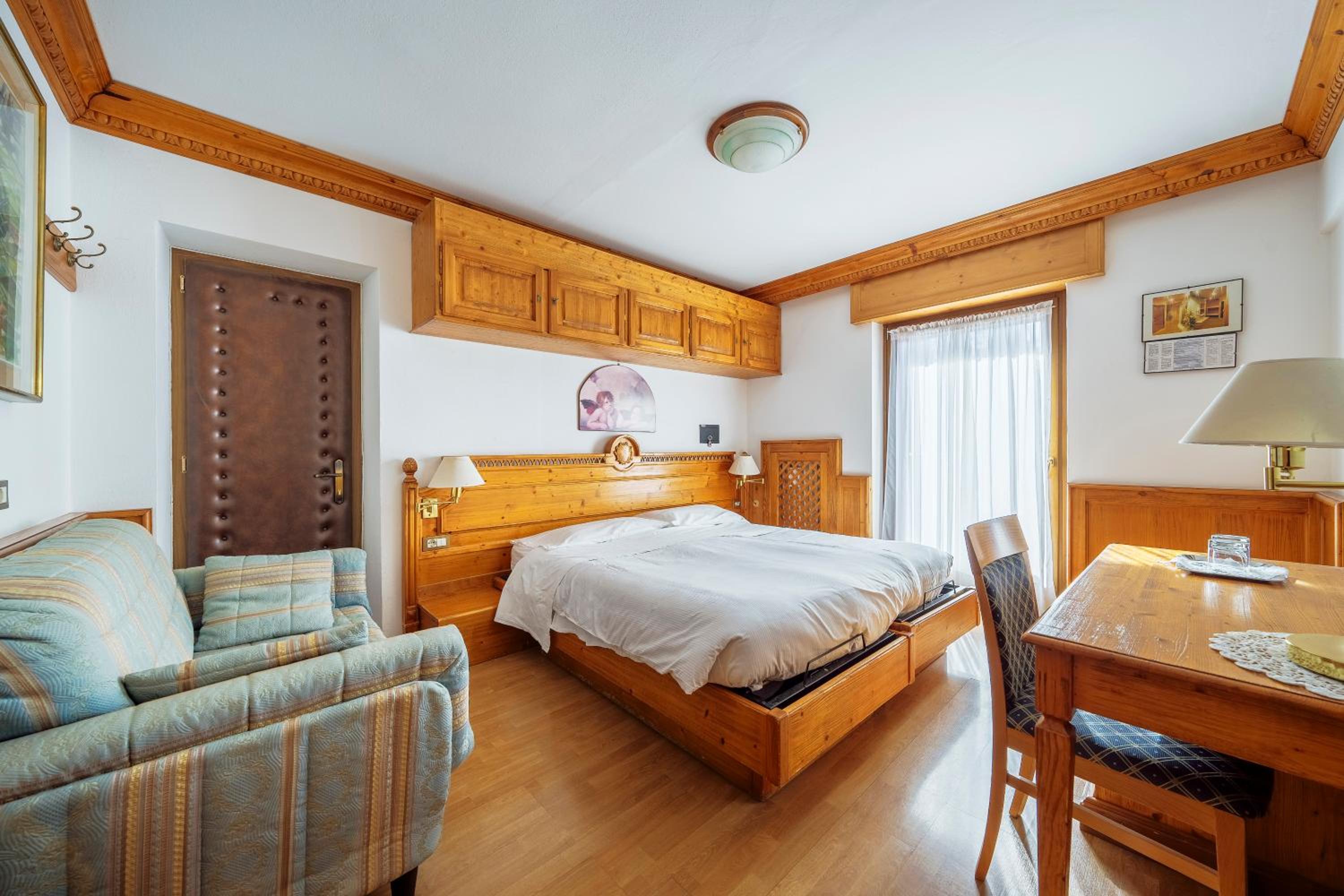 Standard Double or Twin Room with Balcony photo 2