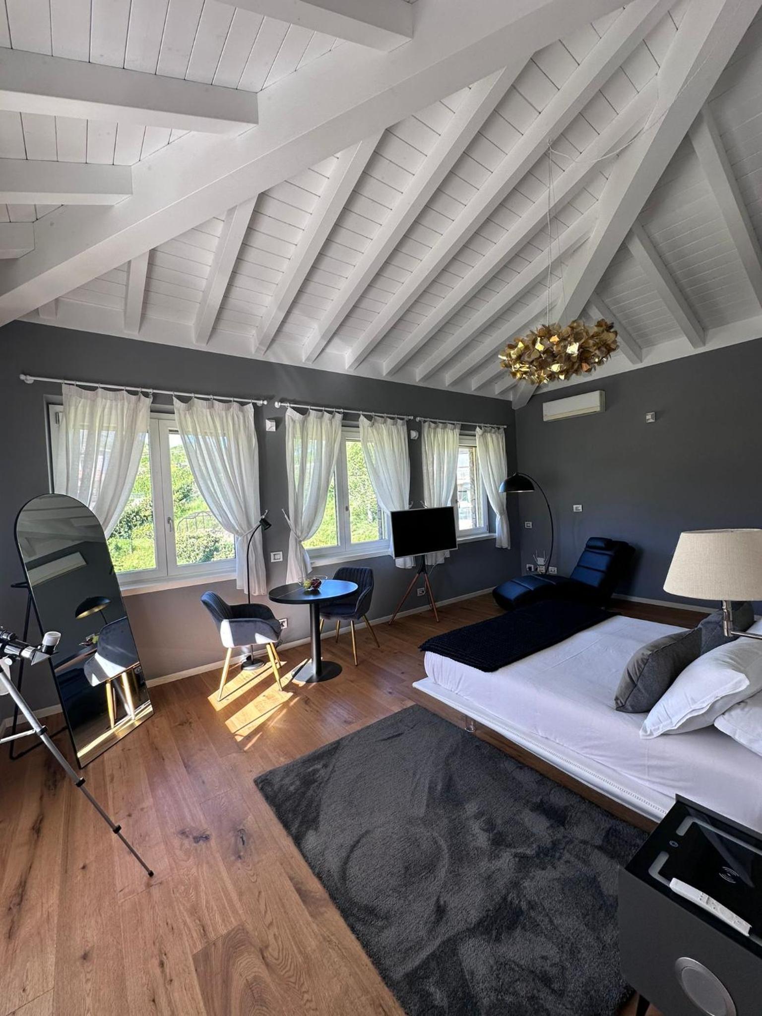 Deluxe Junior Suite photo 2