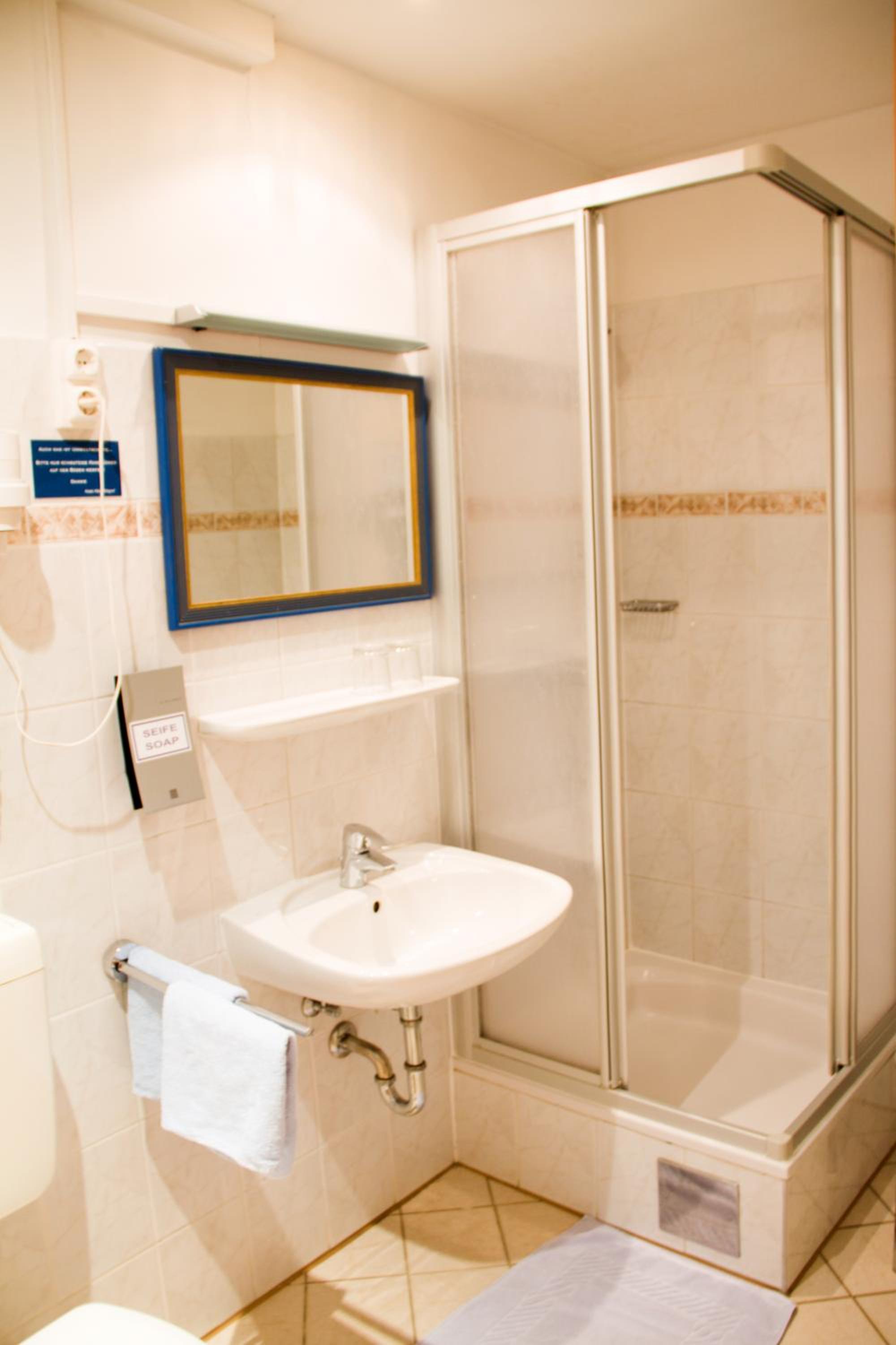 Double Room - Photo 11