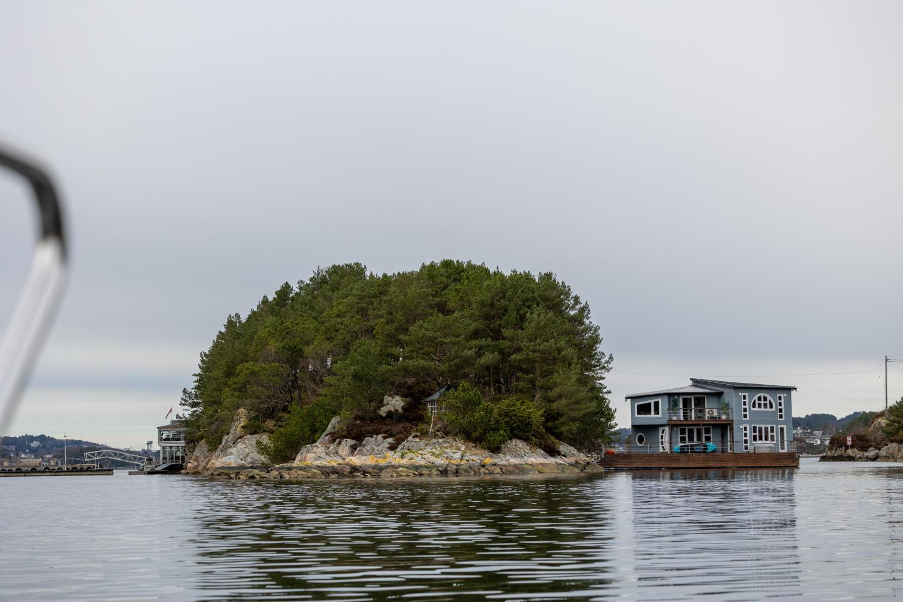 Houseboat photo 2