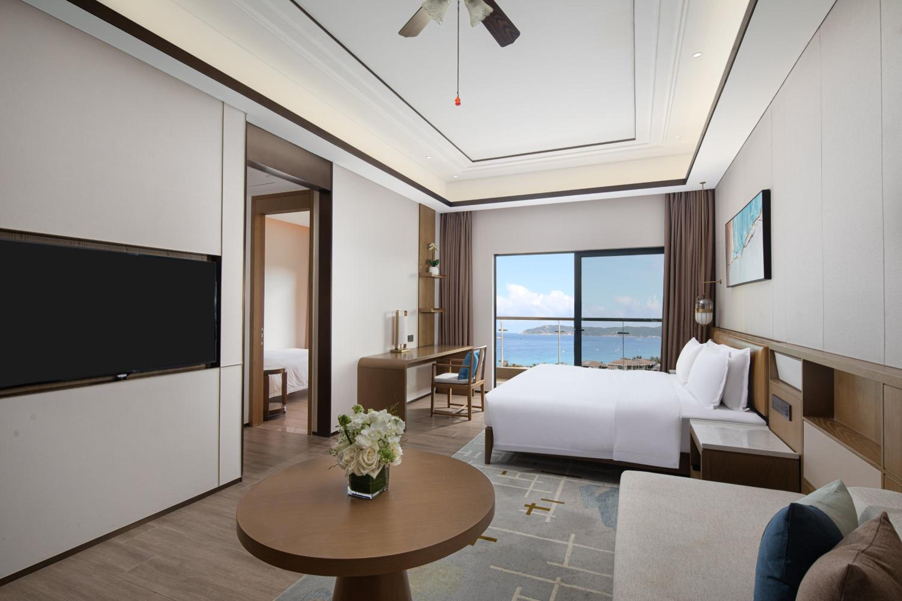 Suite with Ocean View thumbnail 5