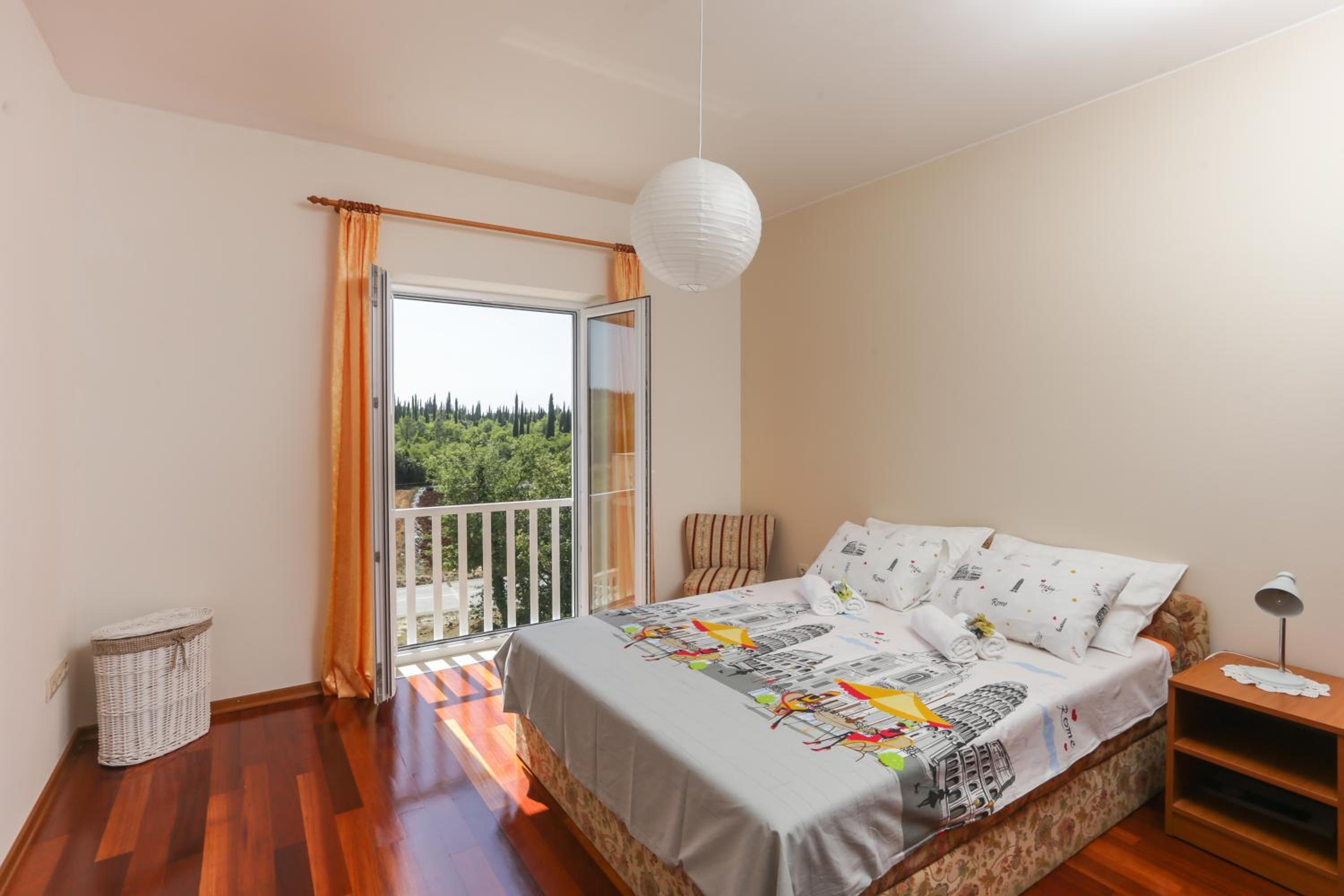 One-Bedroom Apartment with Patio photo 1