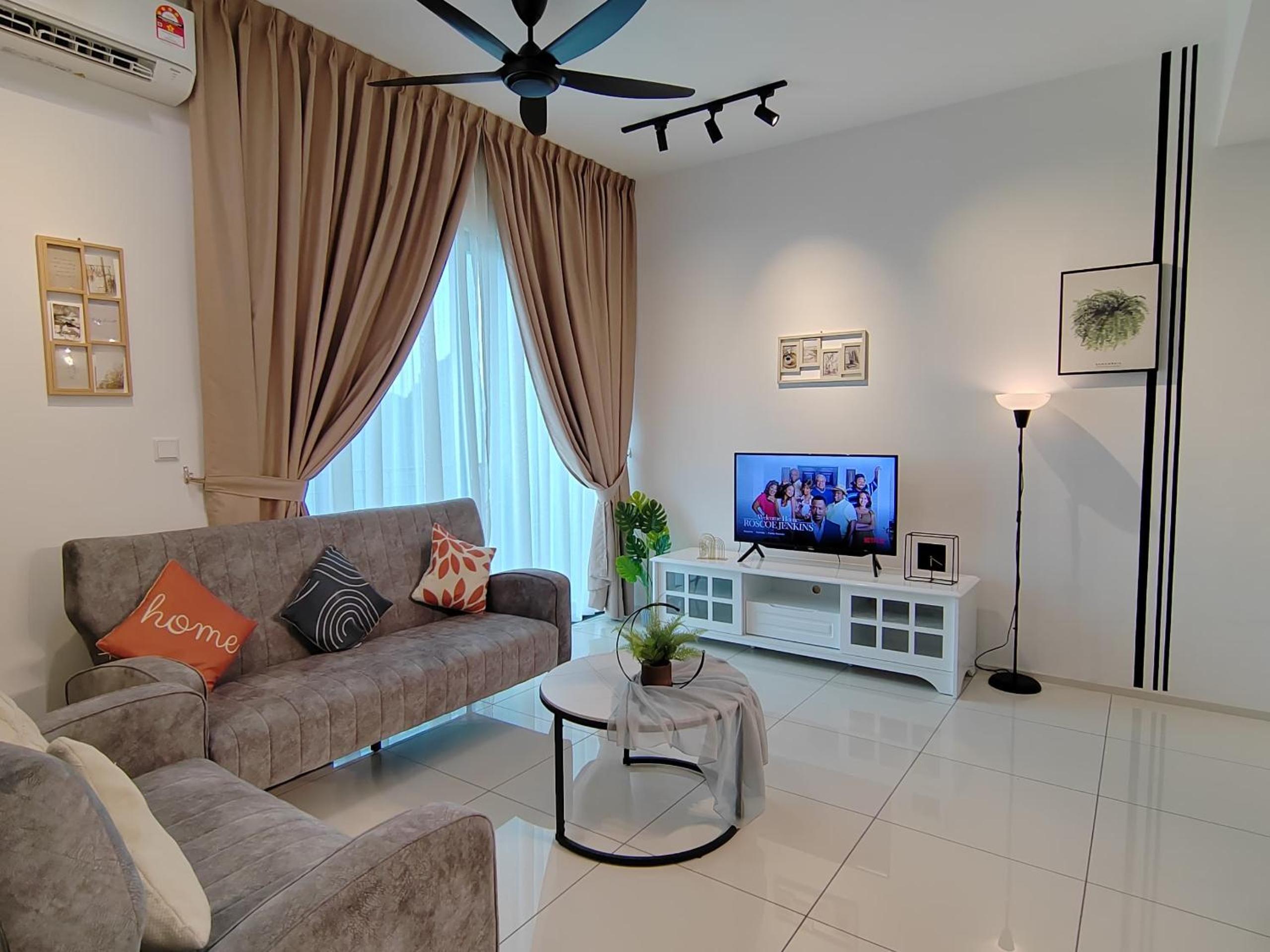 King Suite with Balcony - Photo 6