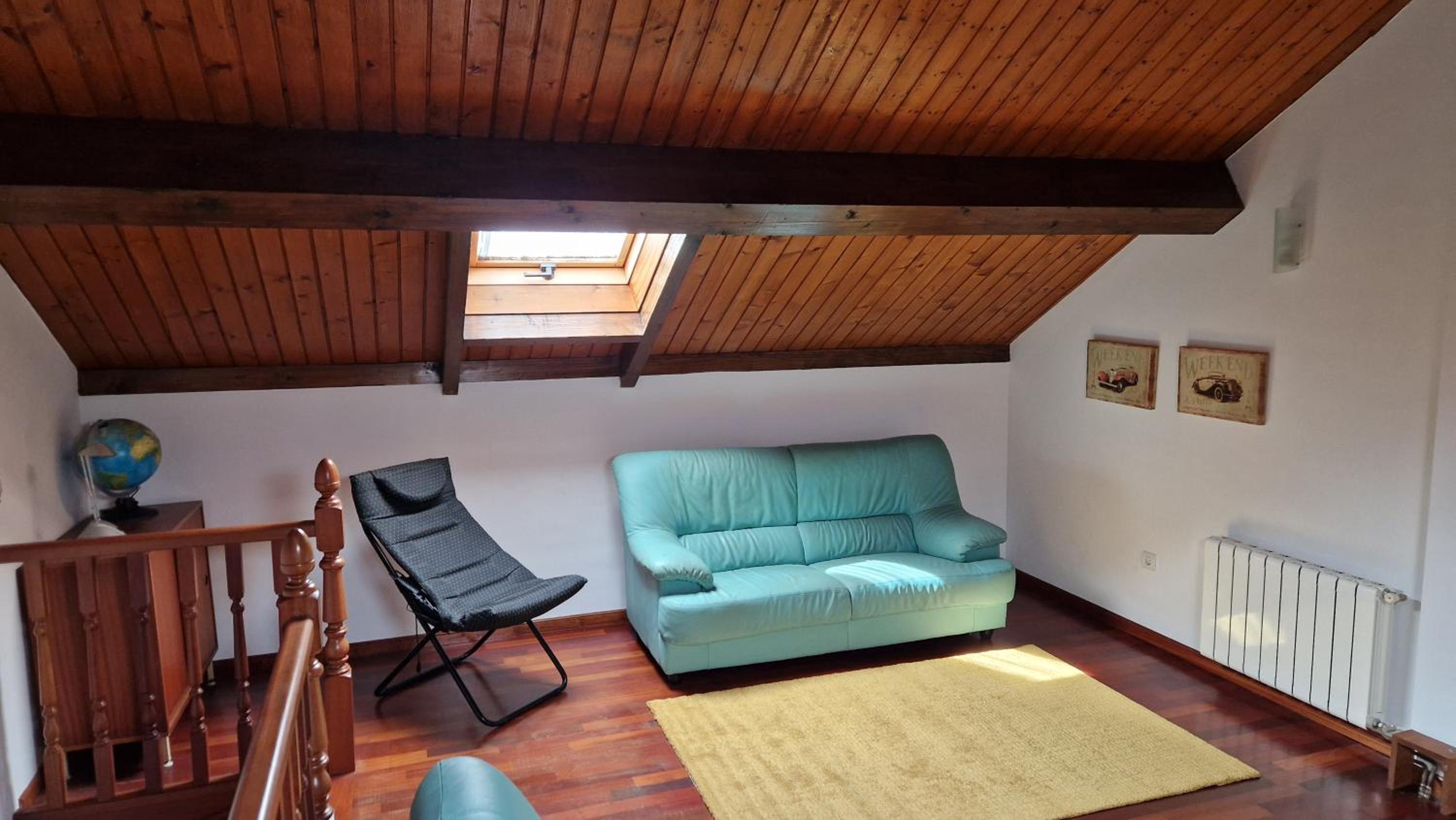 Three-Bedroom House photo 3