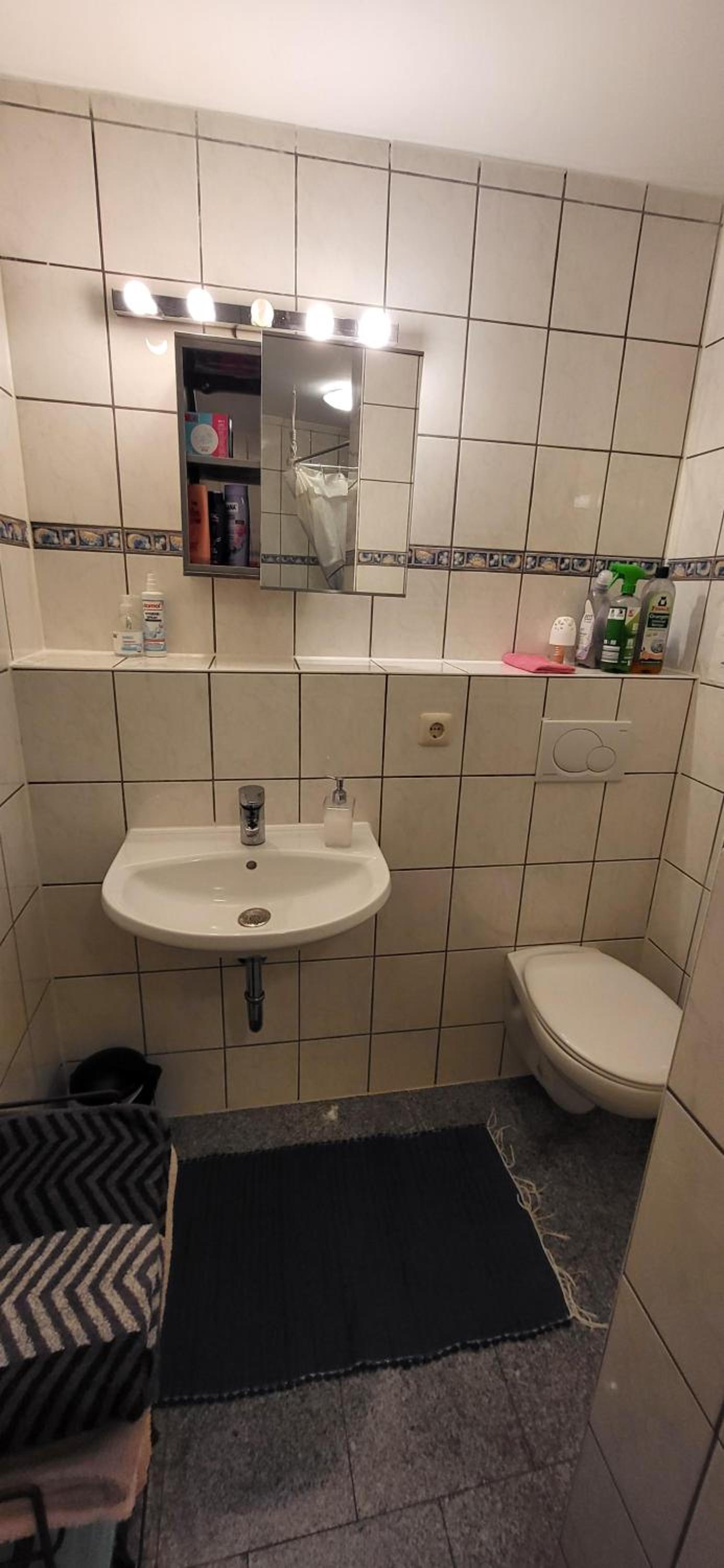 Apartment with Shower photo 3