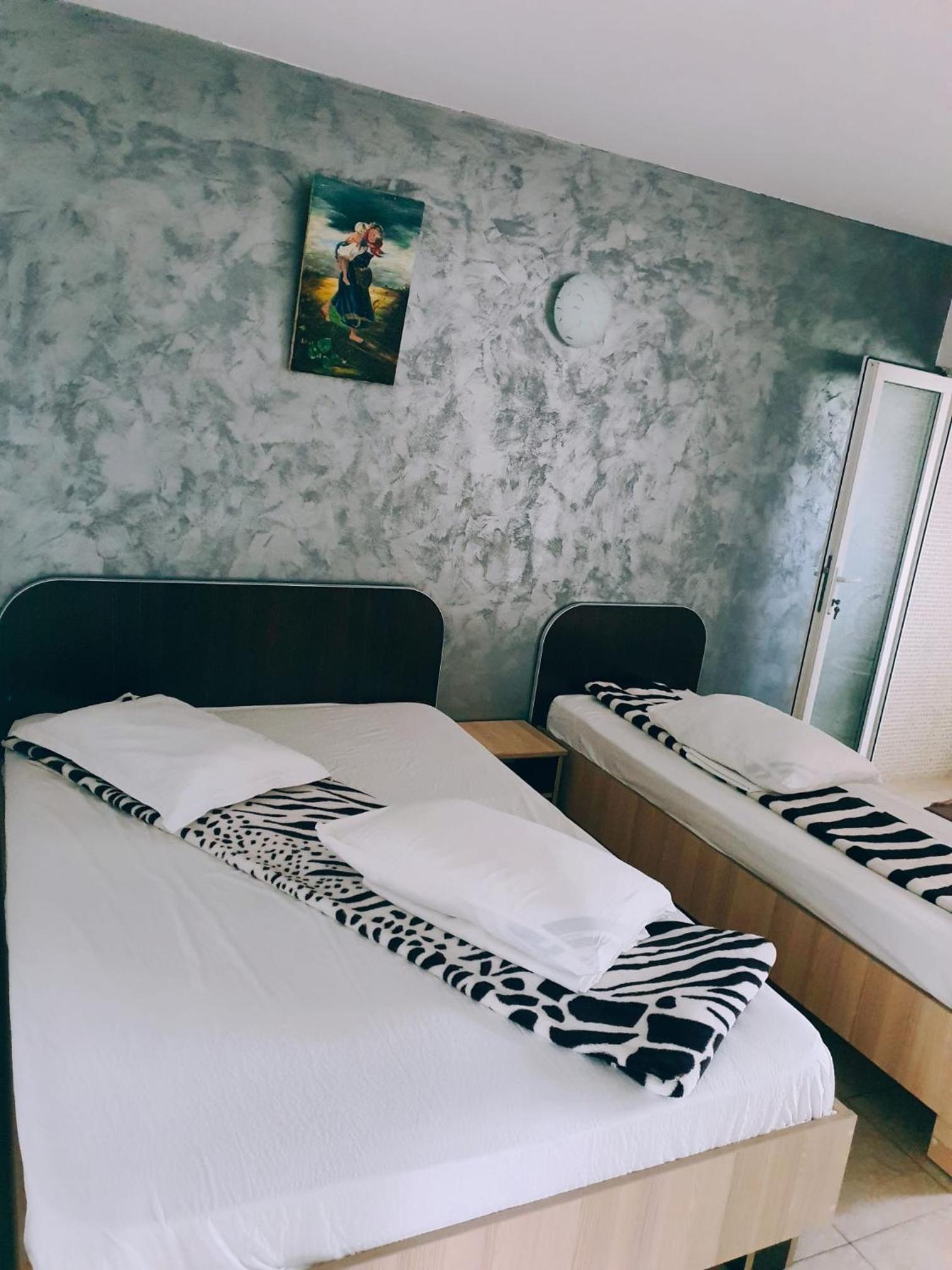 Deluxe Room (2 Adults + 1 Child) photo 3