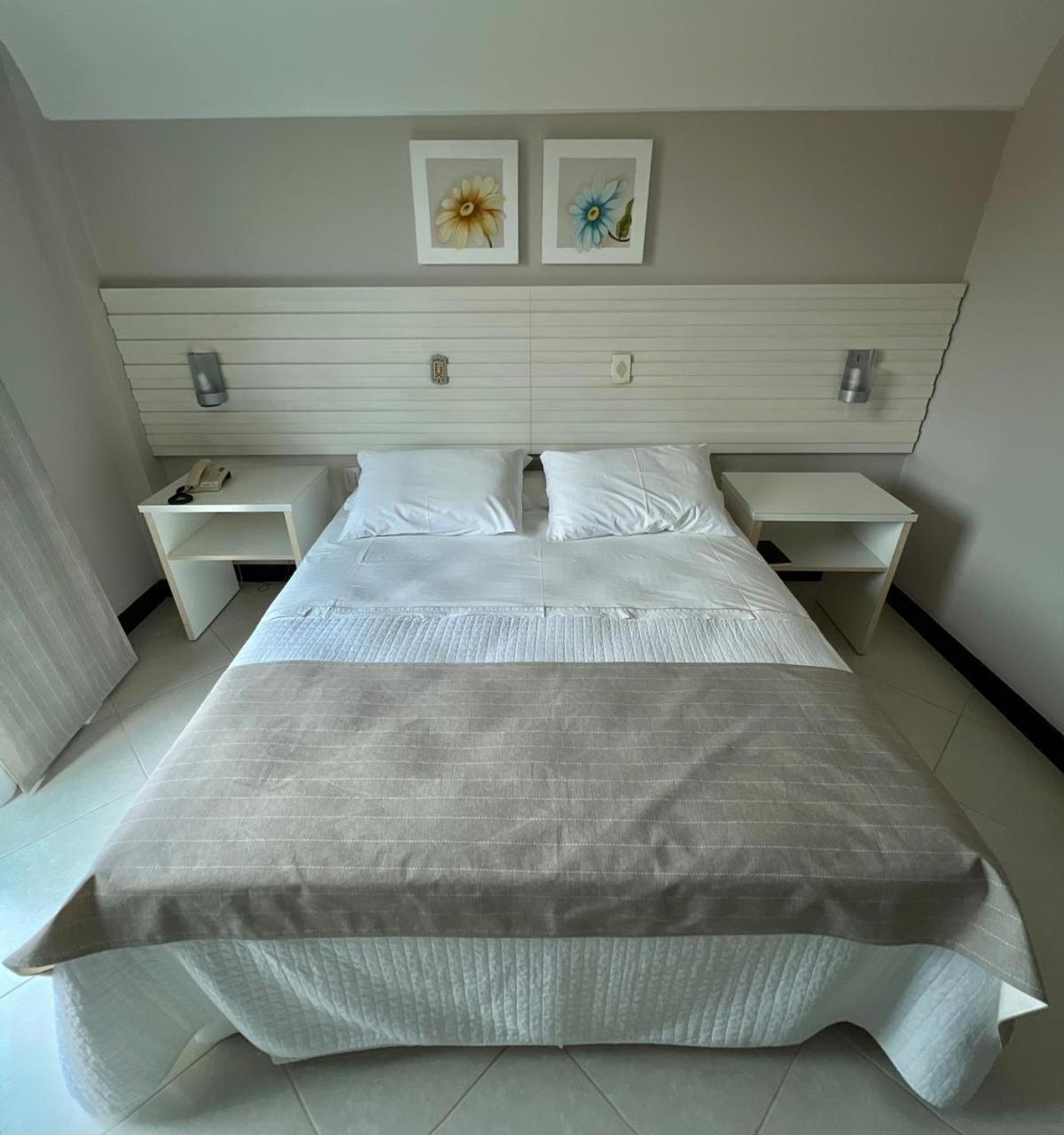 Queen Room photo 2