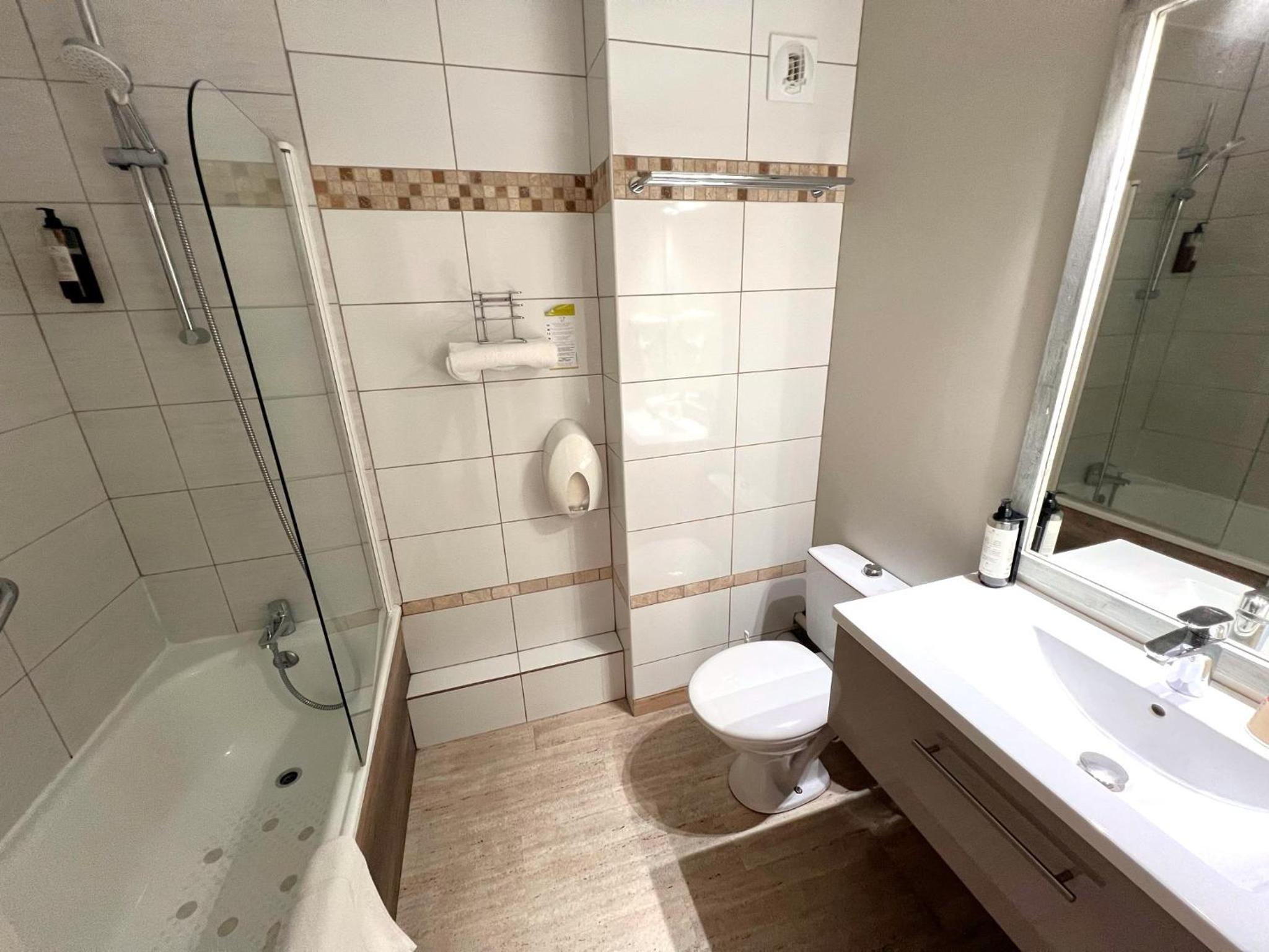 Standard Double or Twin Room - Photo 3