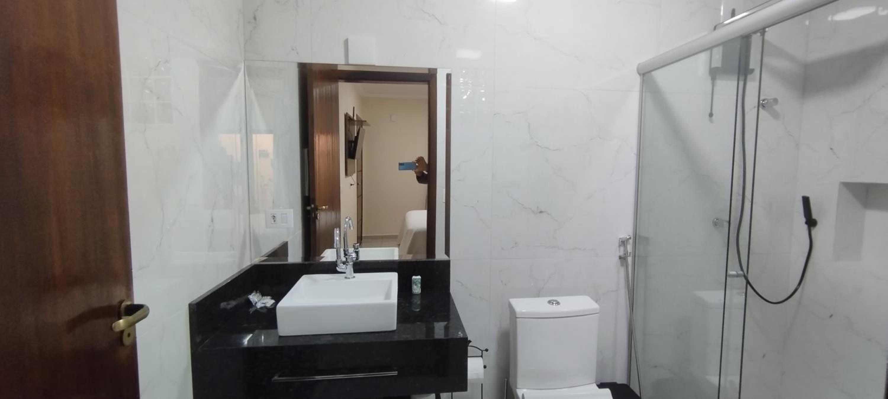 Queen Suite - Photo 10