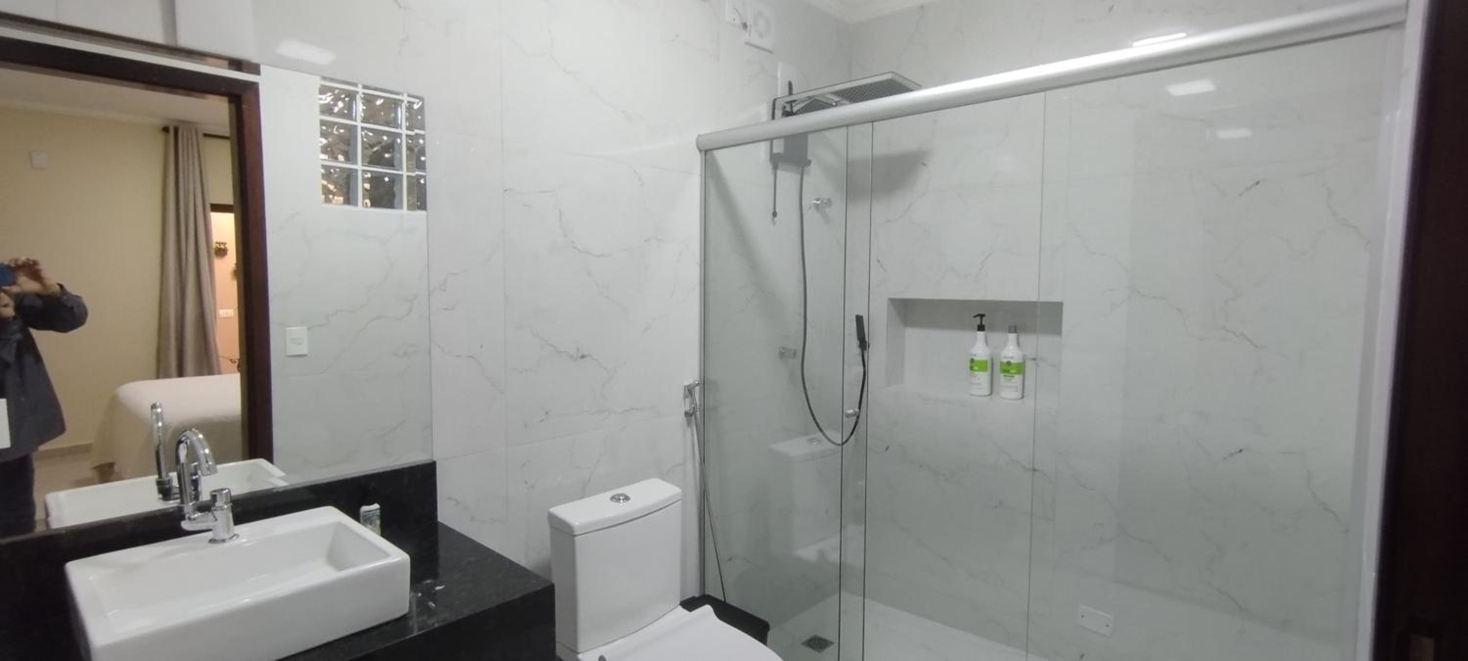 Queen Suite - Photo 8