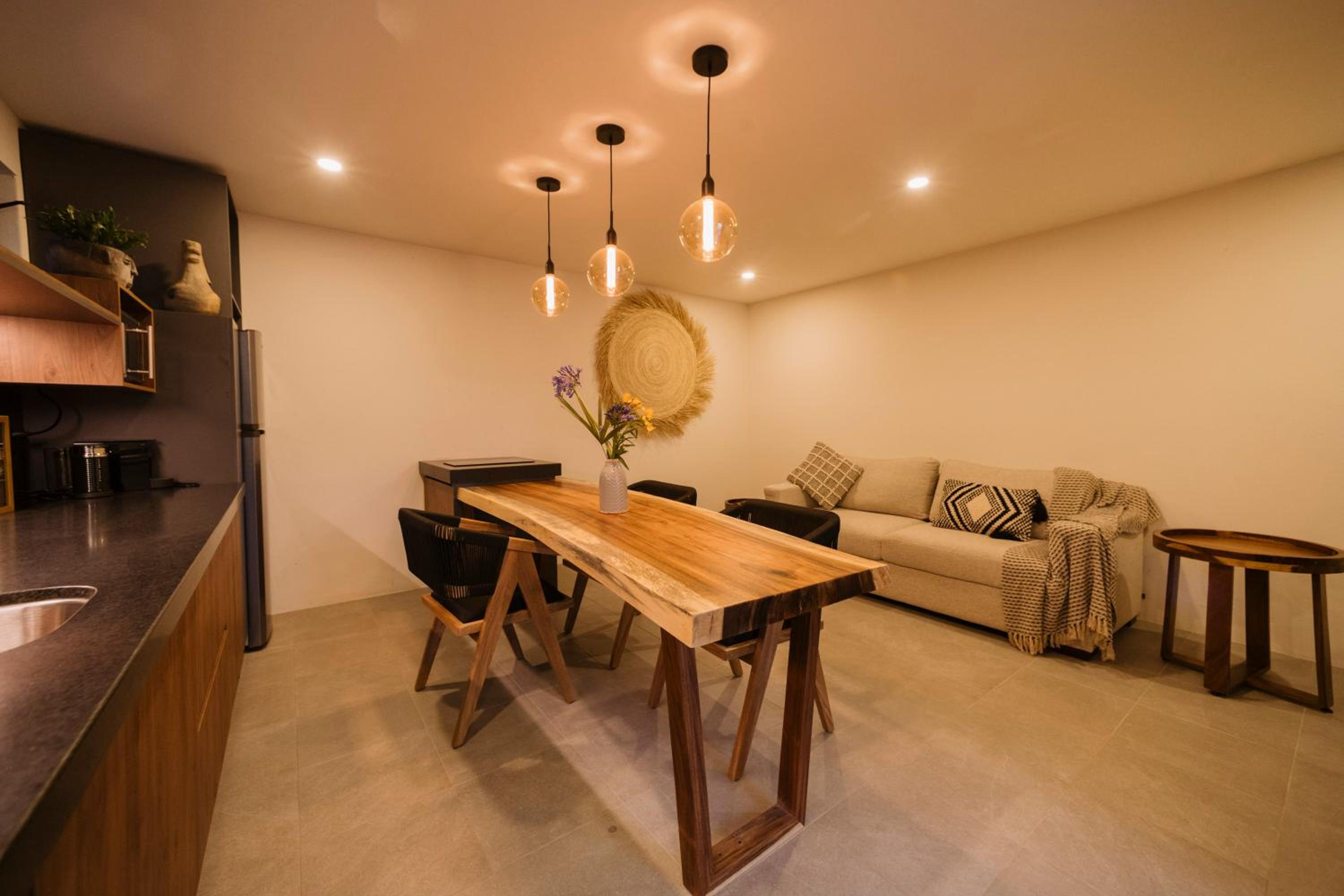 Deluxe Suite - Photo 9