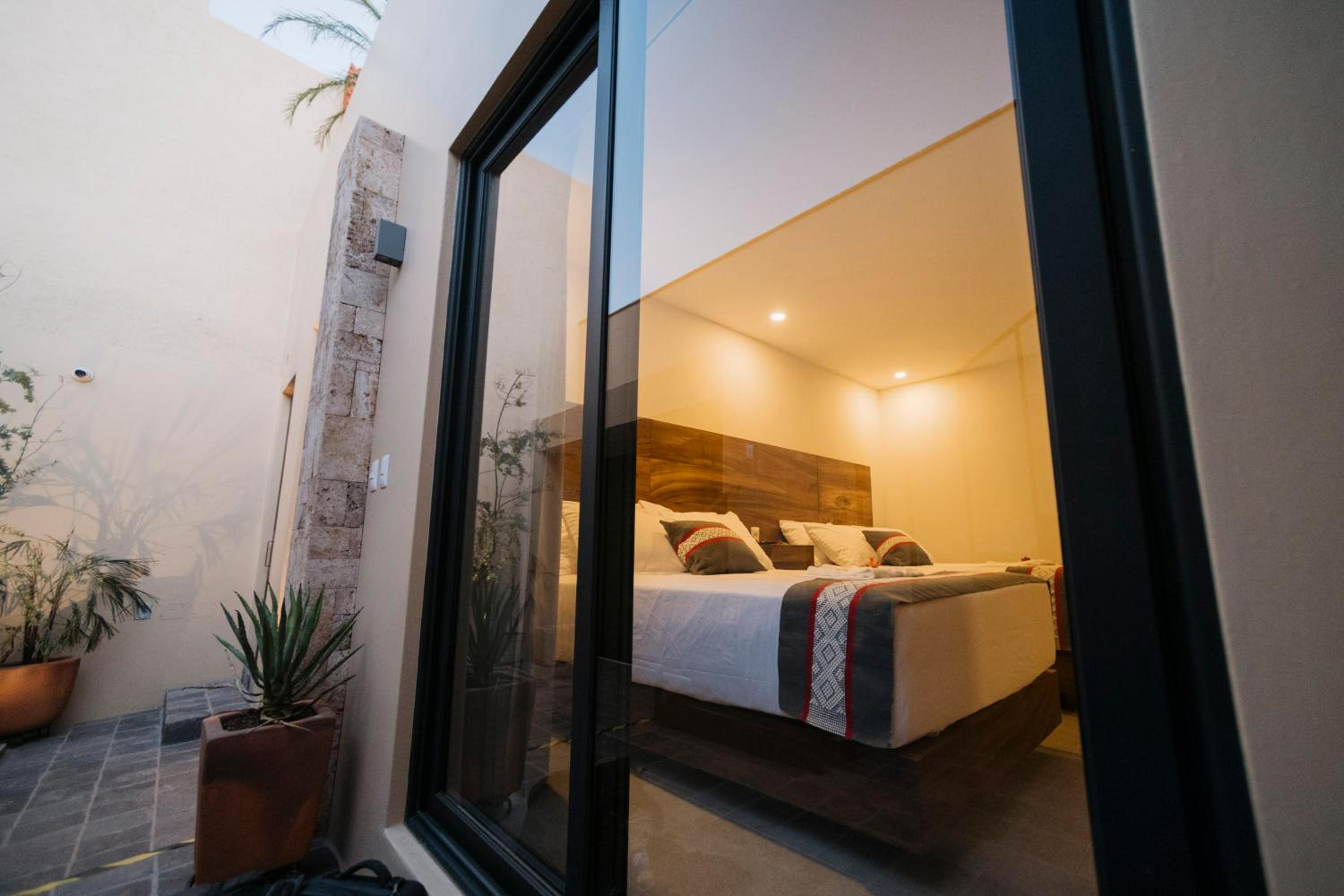 Deluxe Suite - Photo 1