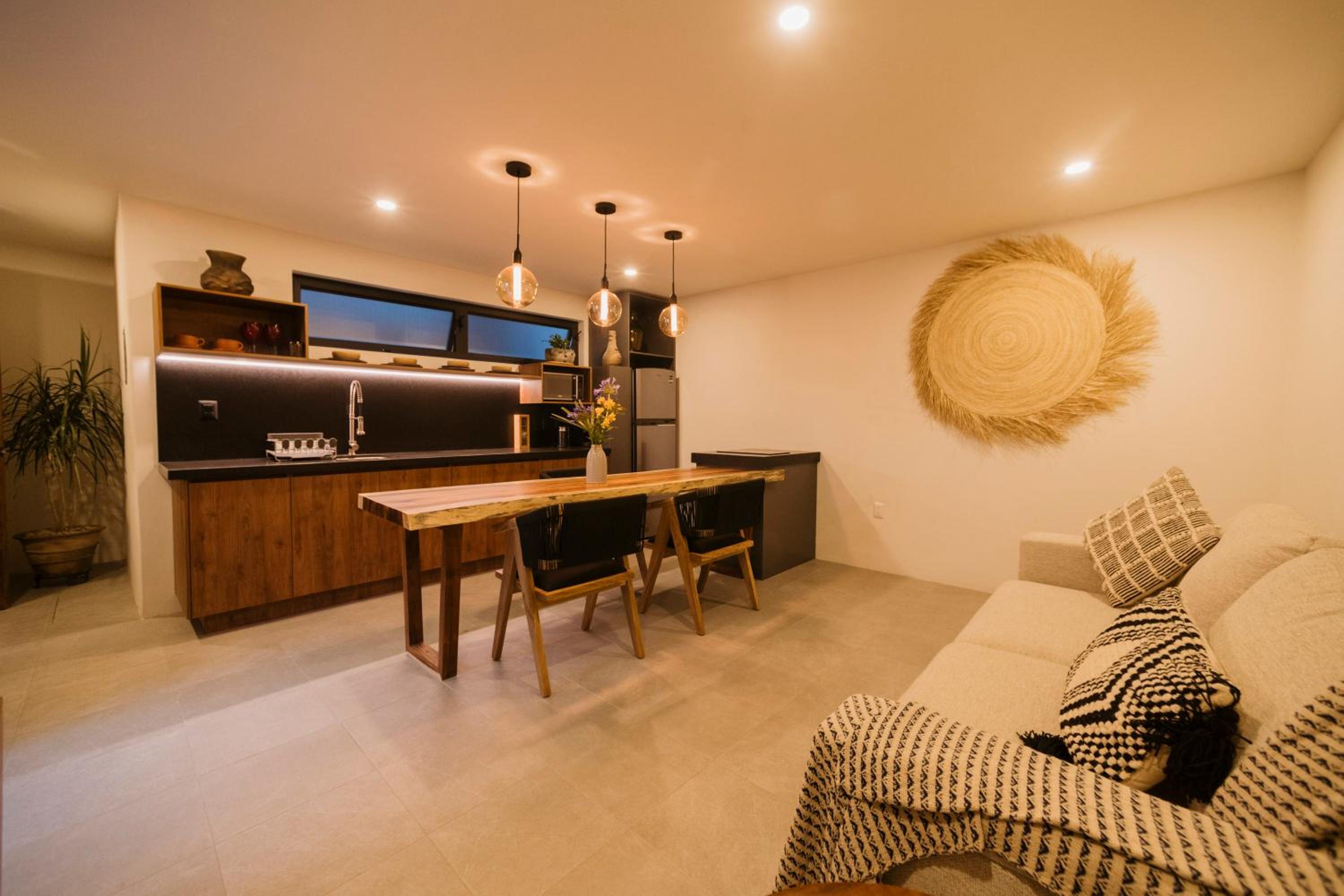 Deluxe Suite - Photo 7