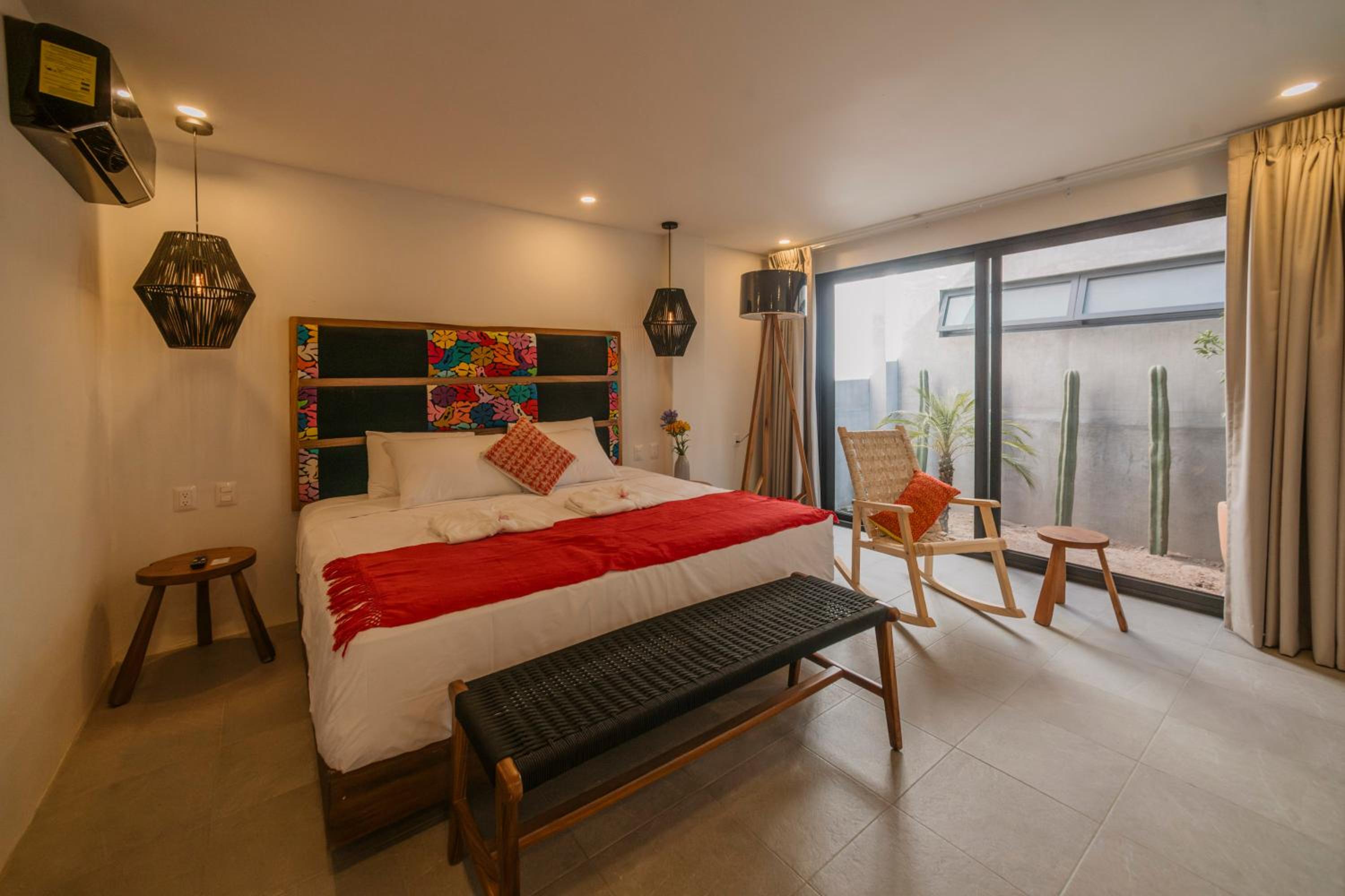 Deluxe King Suite - Photo 16