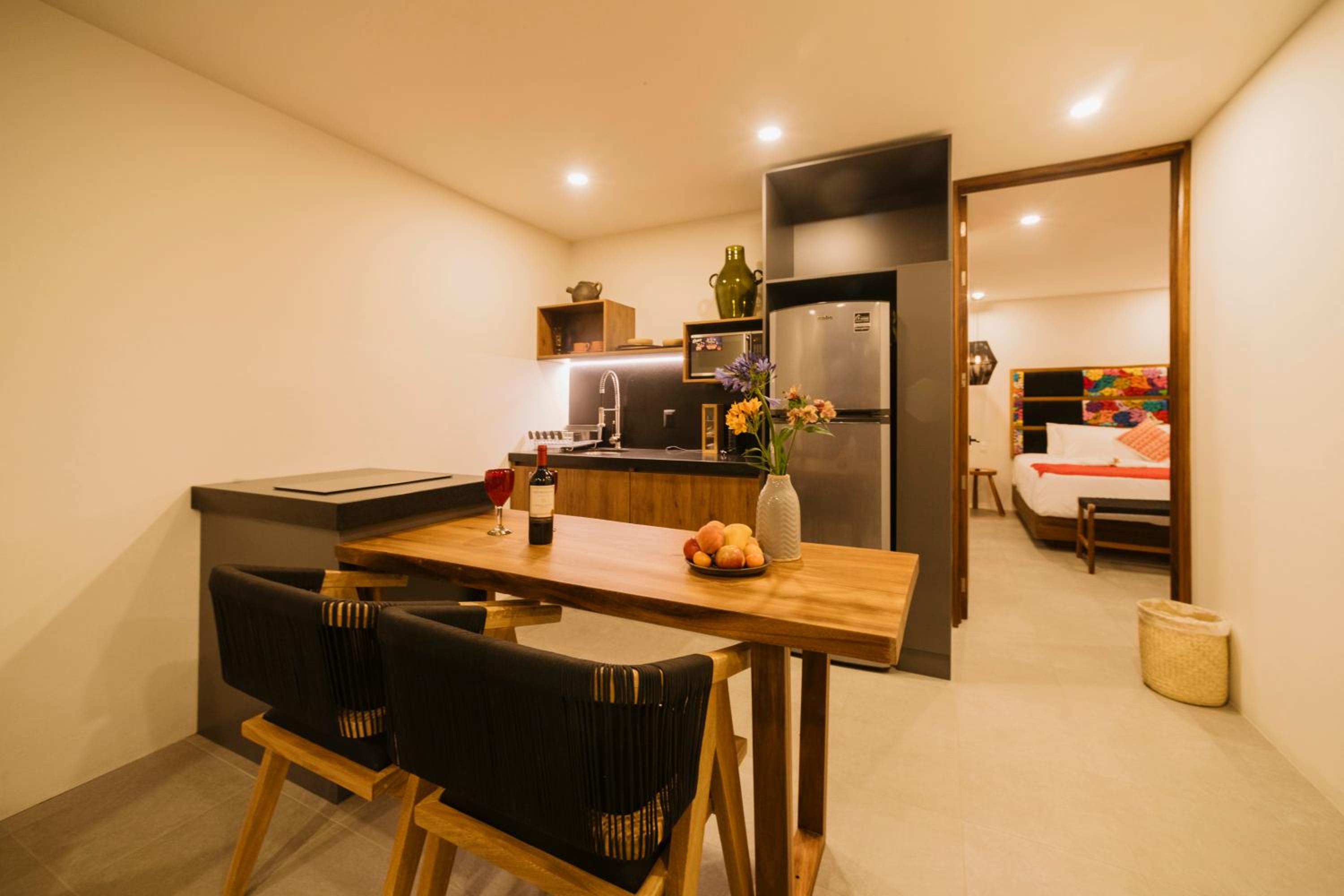Deluxe King Suite - Photo 13