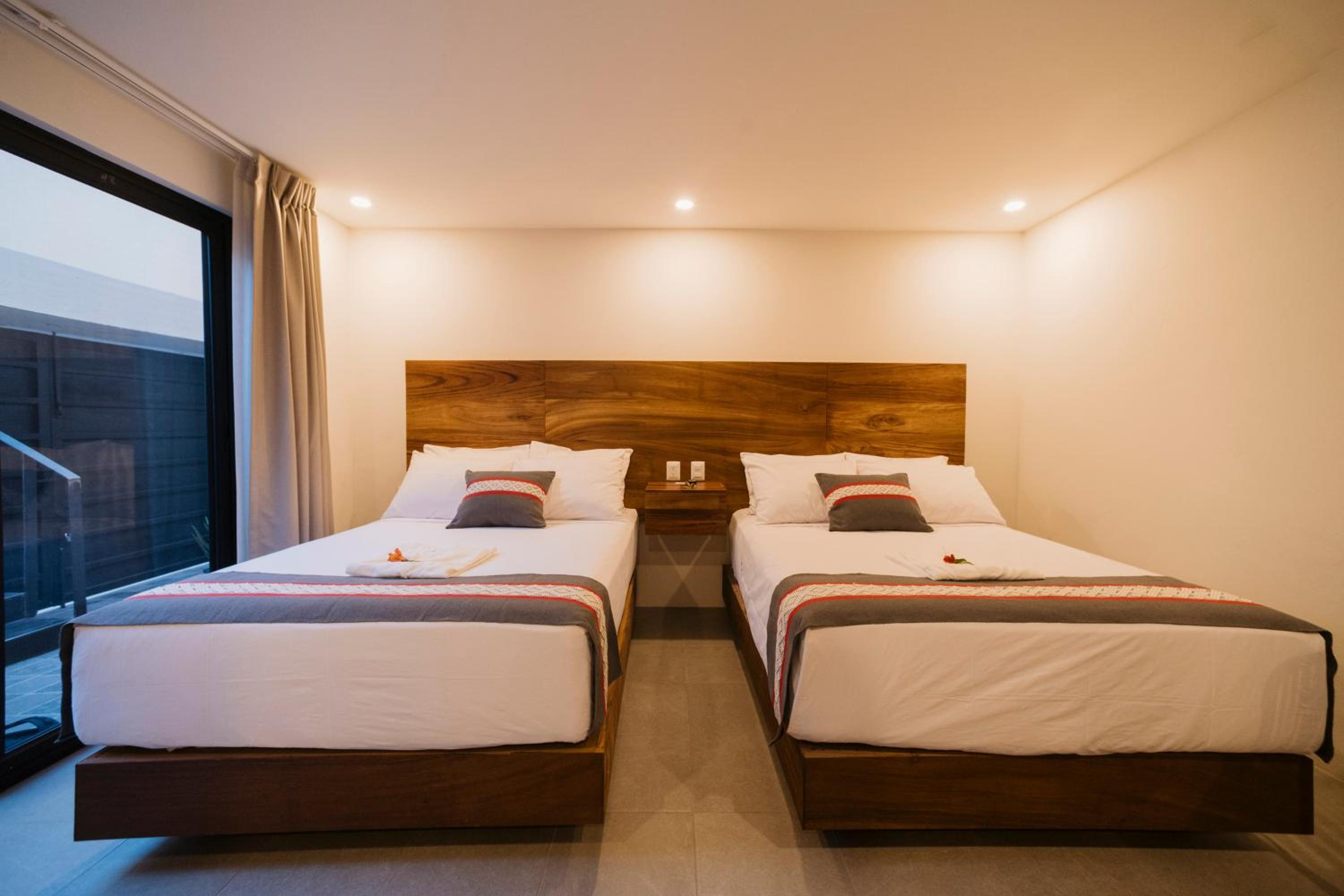 Deluxe Suite - Photo 6