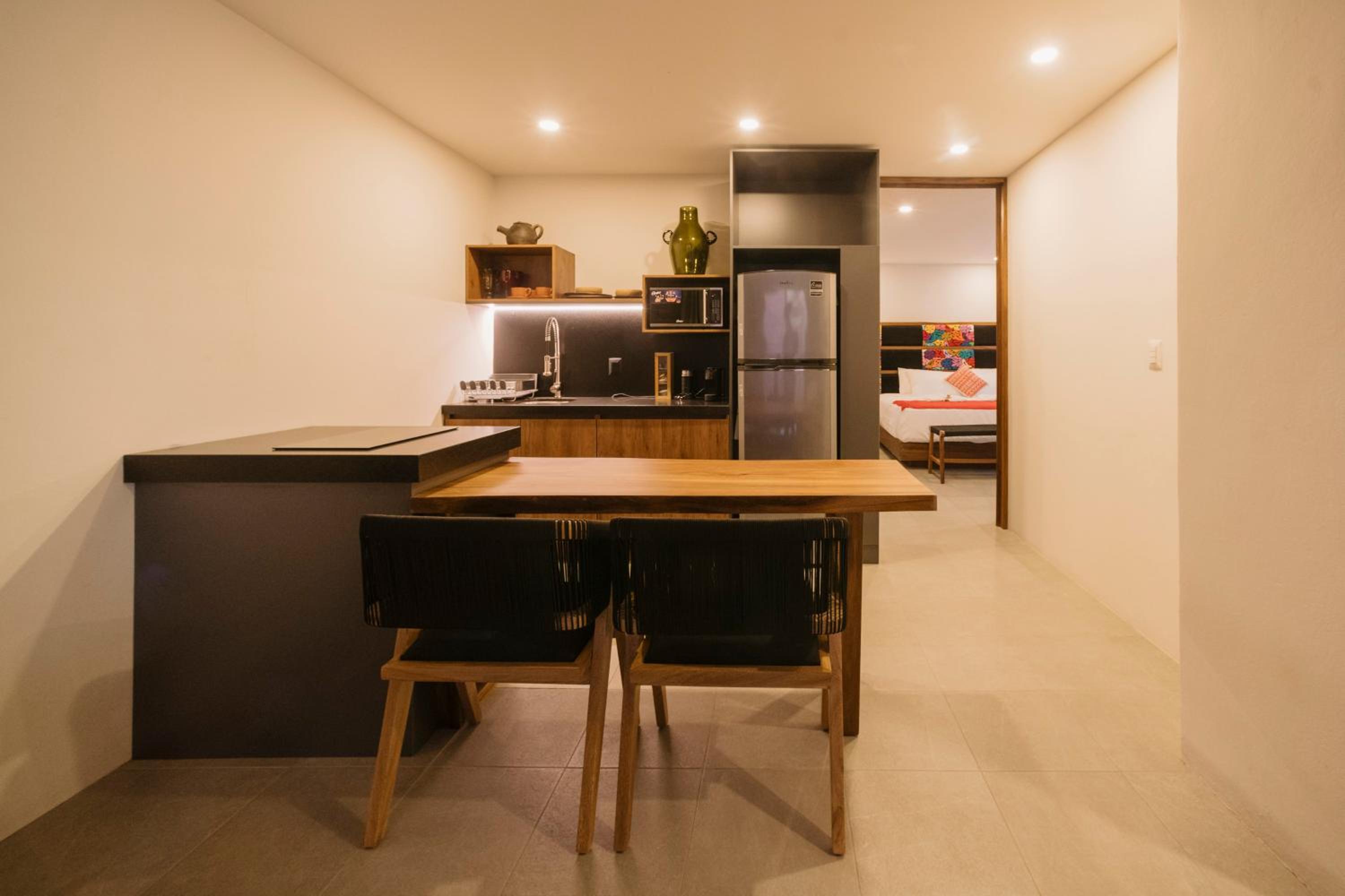 Deluxe King Suite - Photo 11