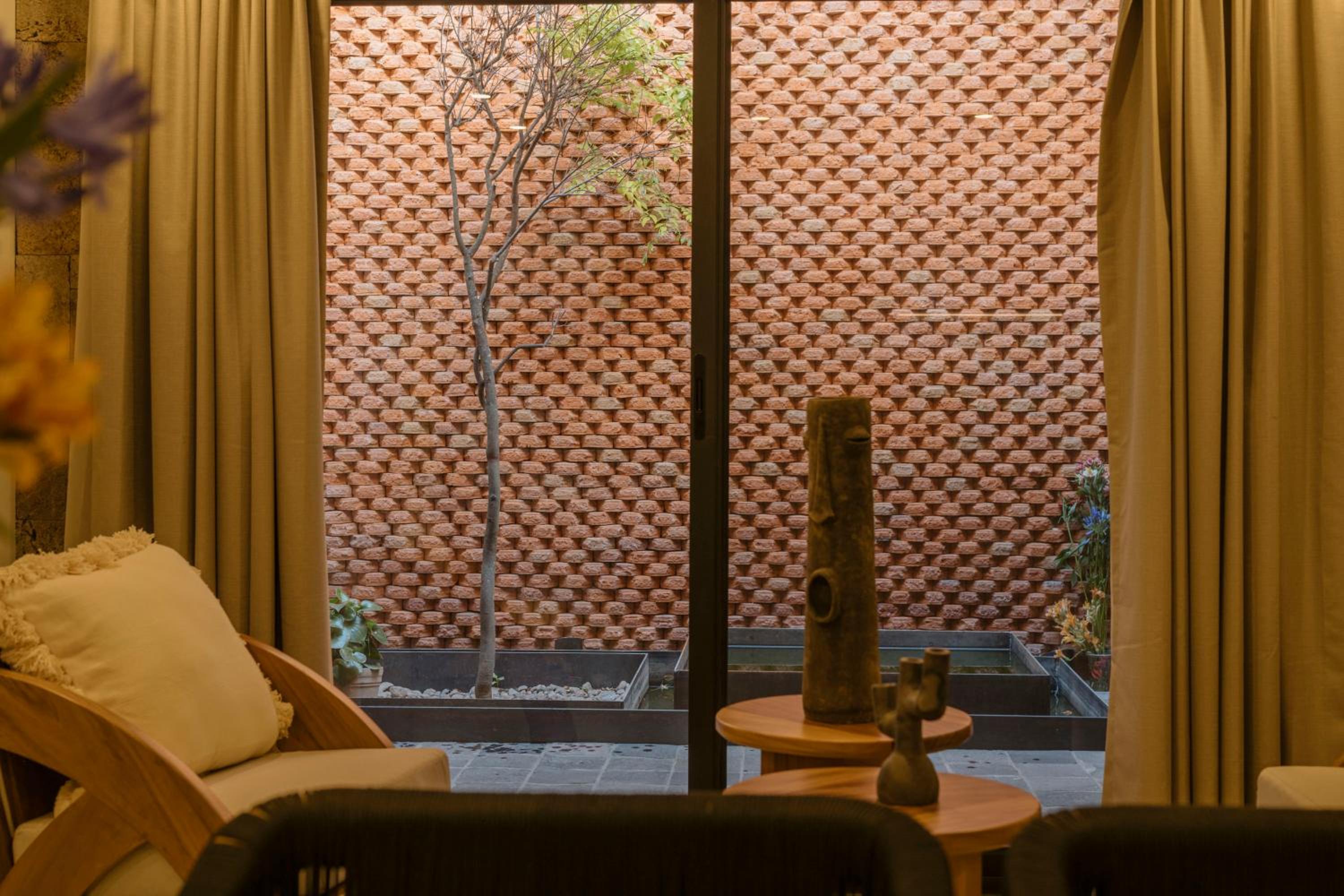 Deluxe King Suite - Photo 7