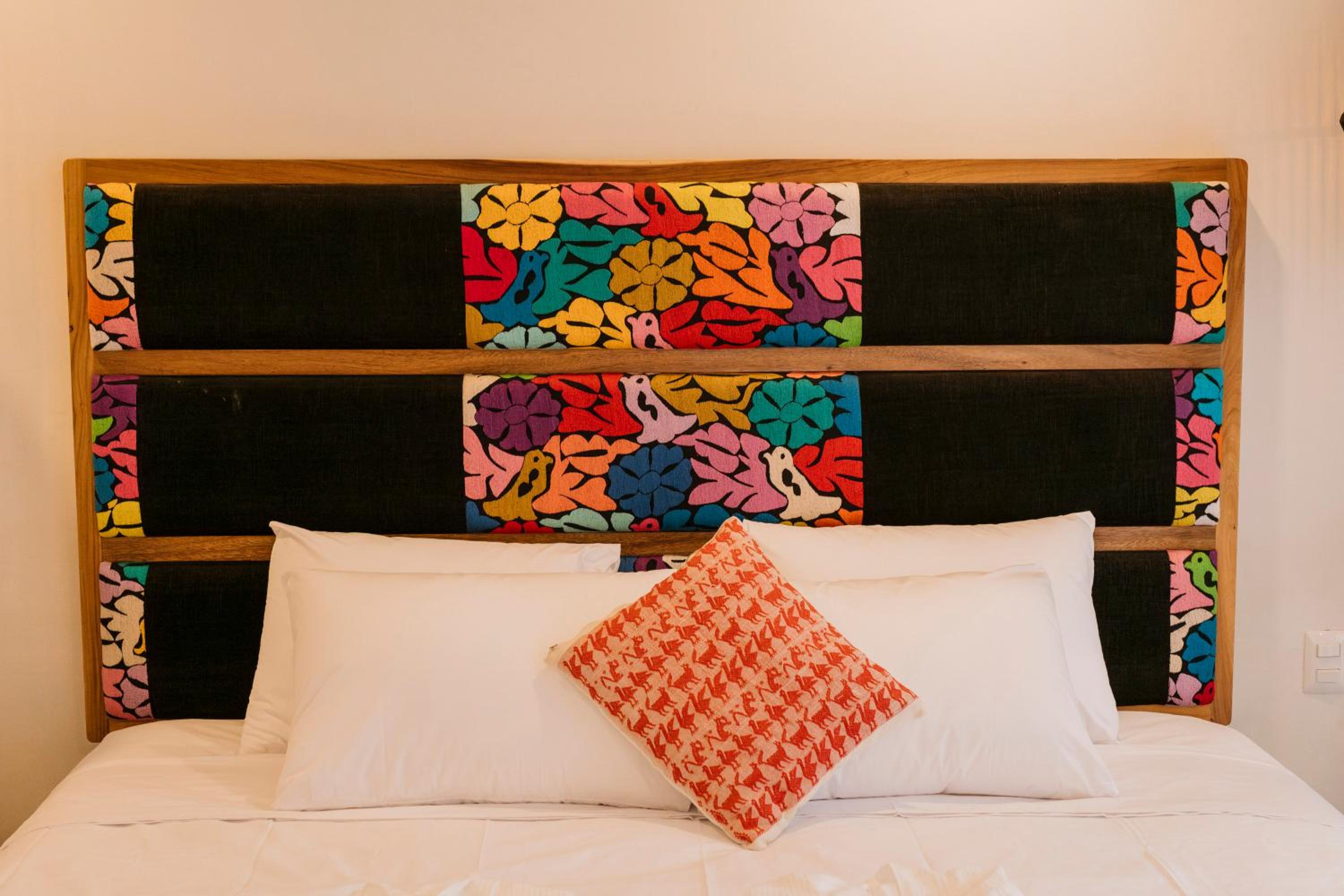 Deluxe King Suite - Photo 6