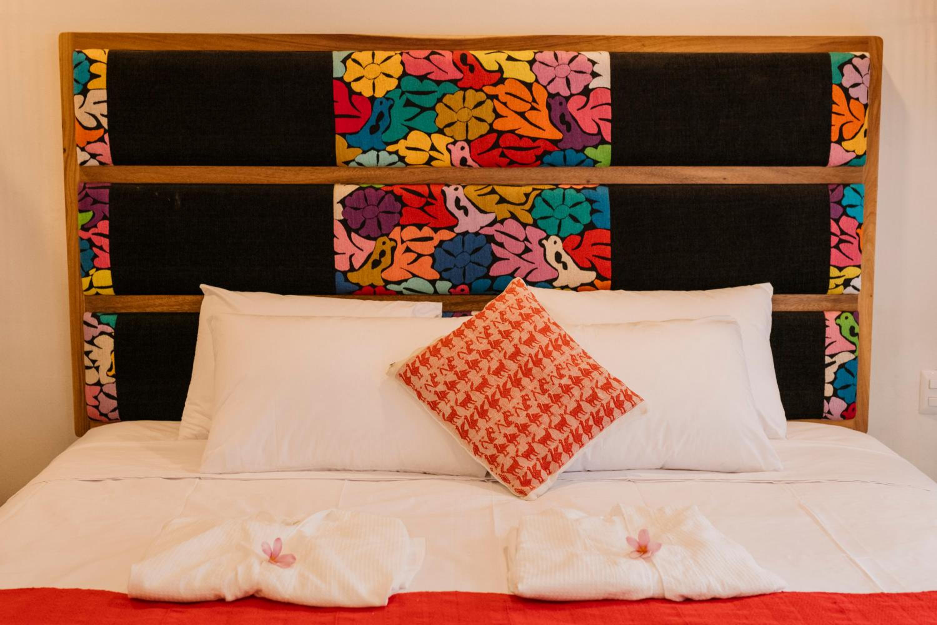Deluxe King Suite - Photo 5