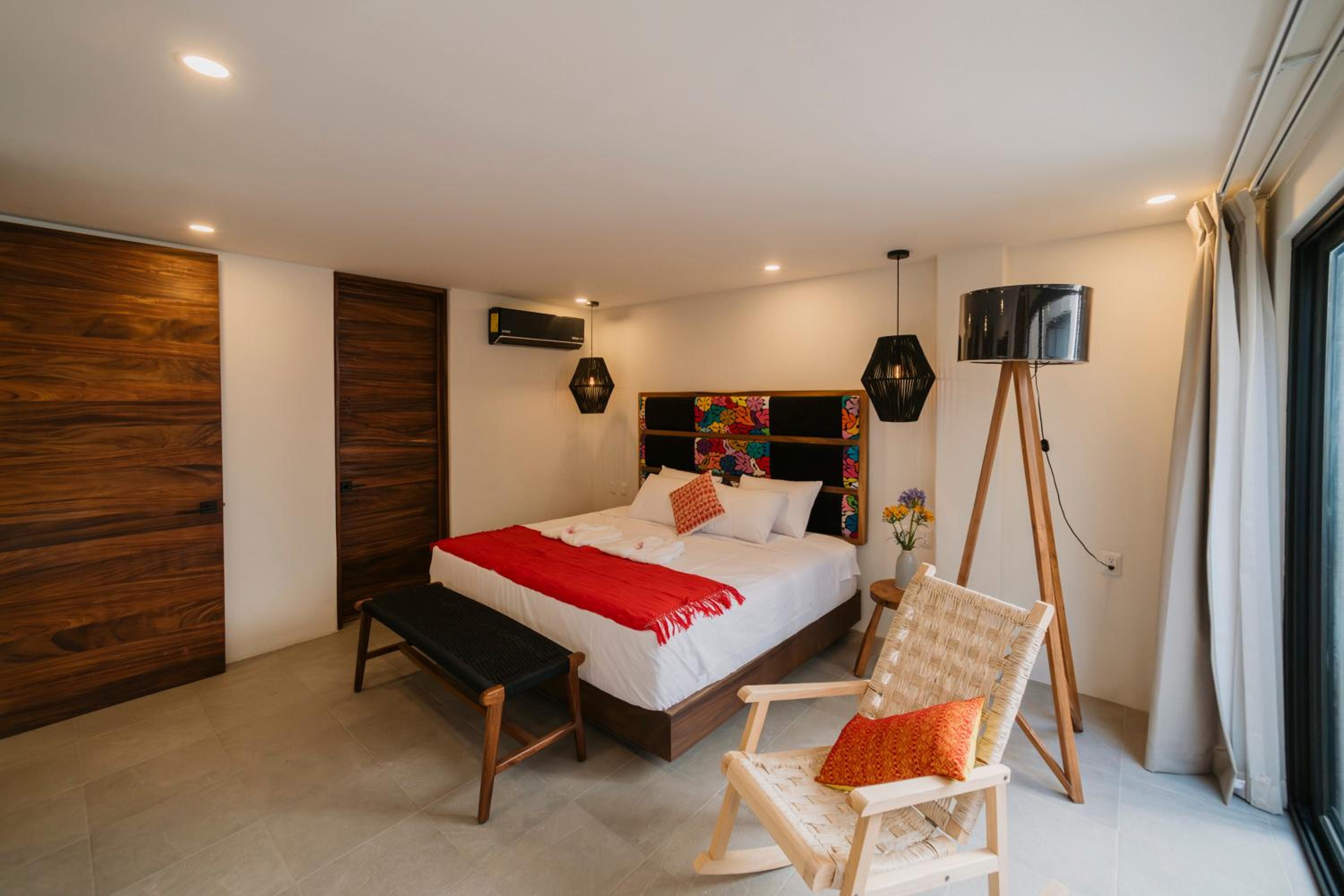 Deluxe King Suite - Photo 4