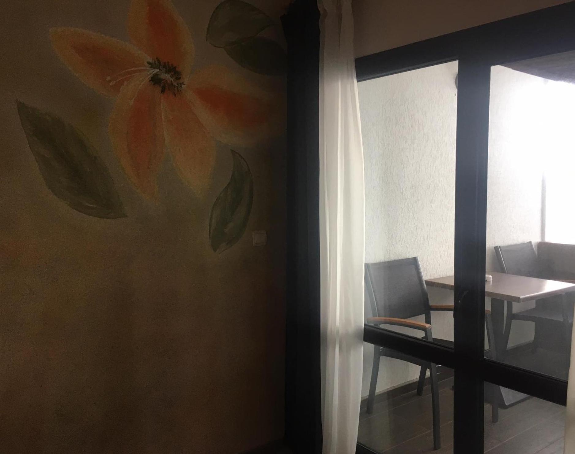 Apartment with Mountain View - Photo 4