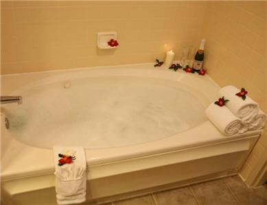 King Suite with Spa Bath and Balcony - Non-Smoking - Photo 6