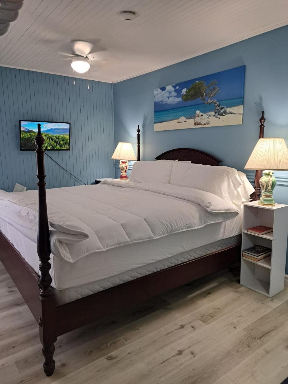 Standard Queen Room