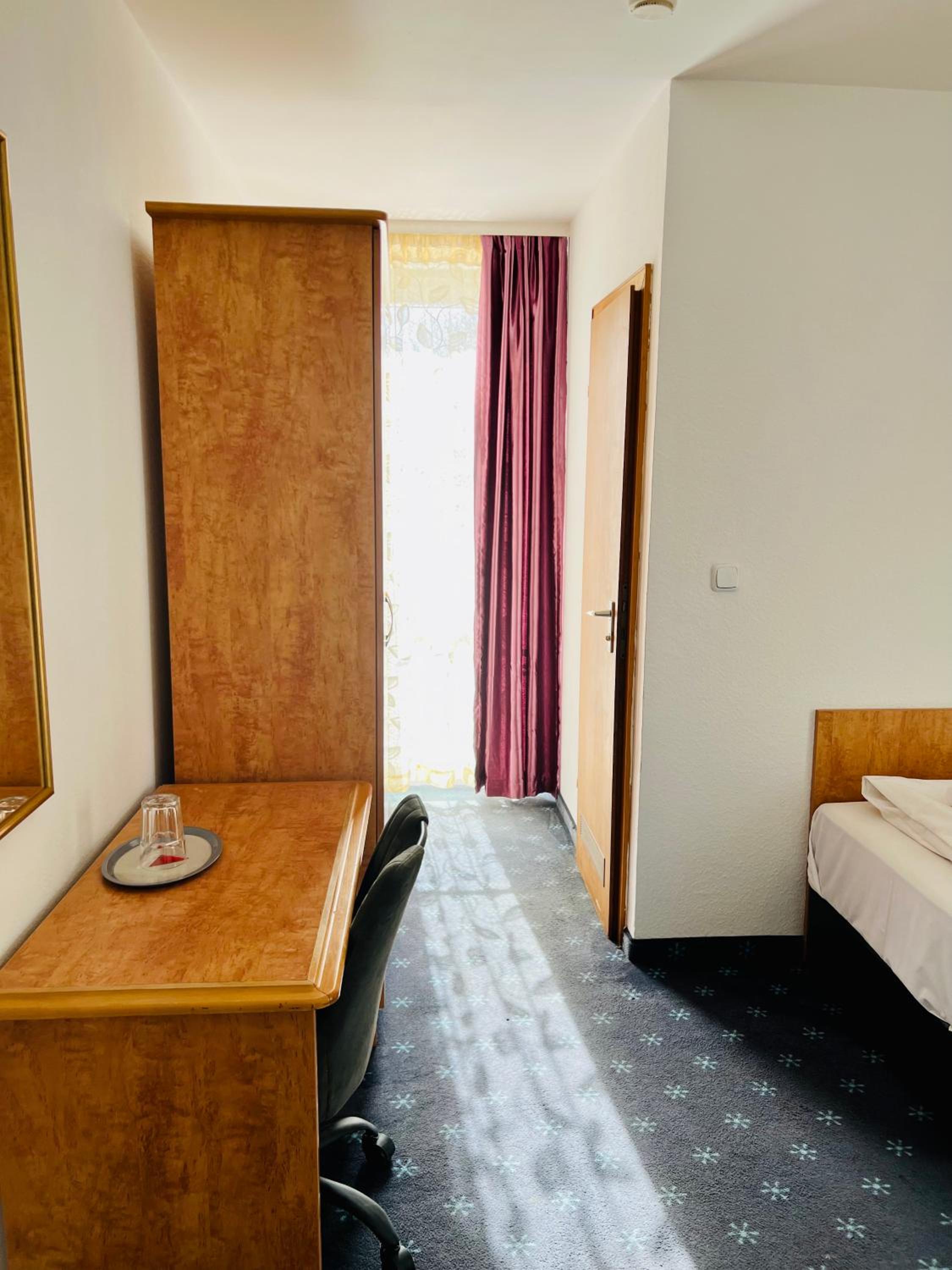Single Room photo 3