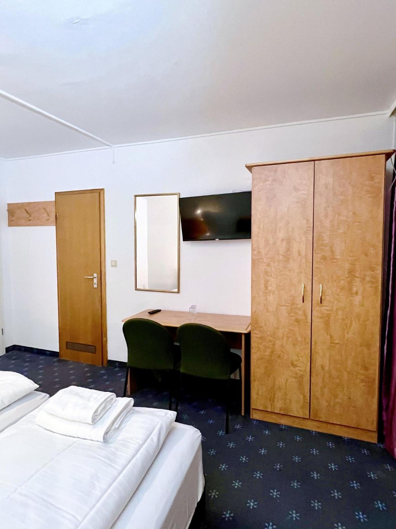 Double or Twin Room photo 2