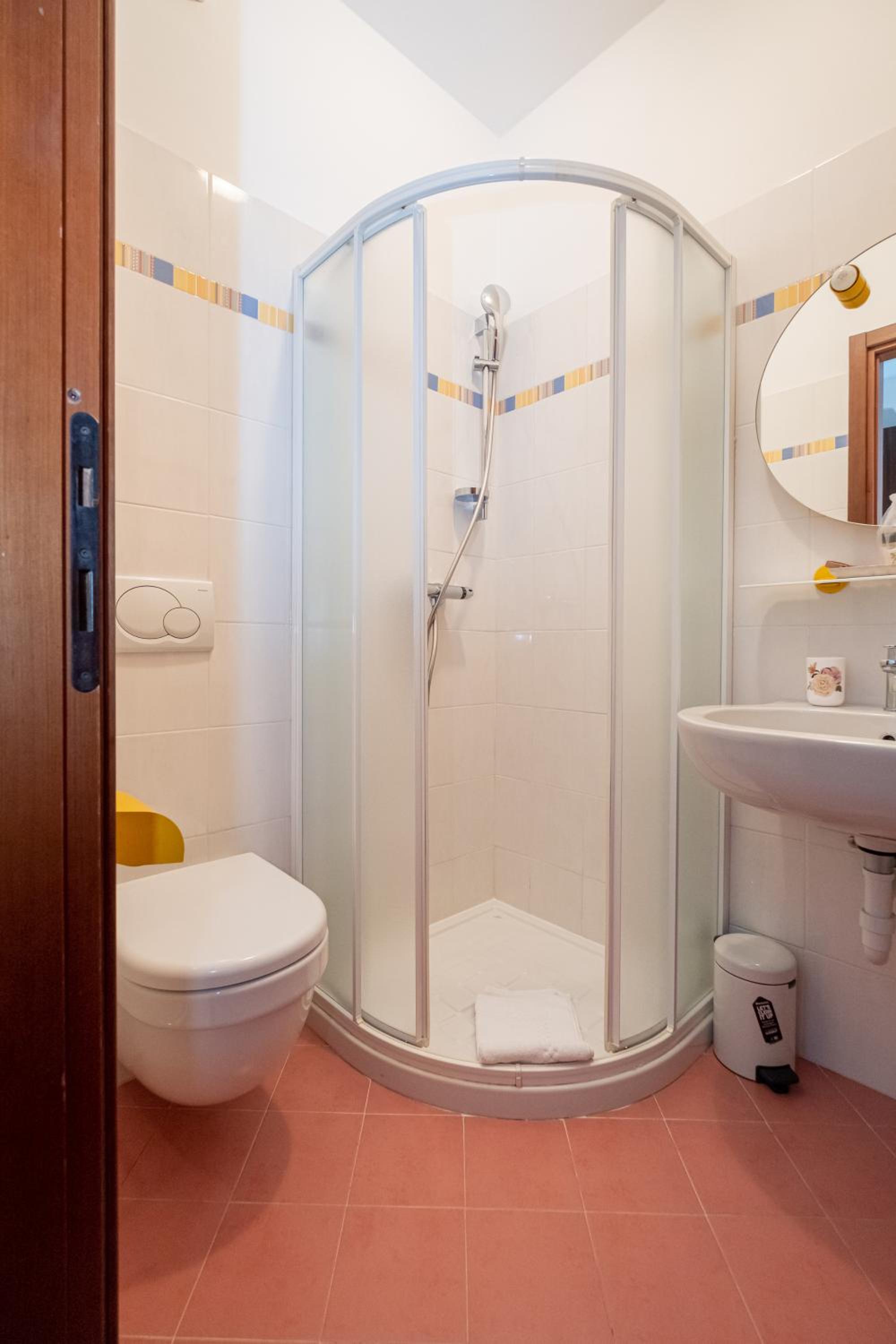 Twin Room - Photo 2