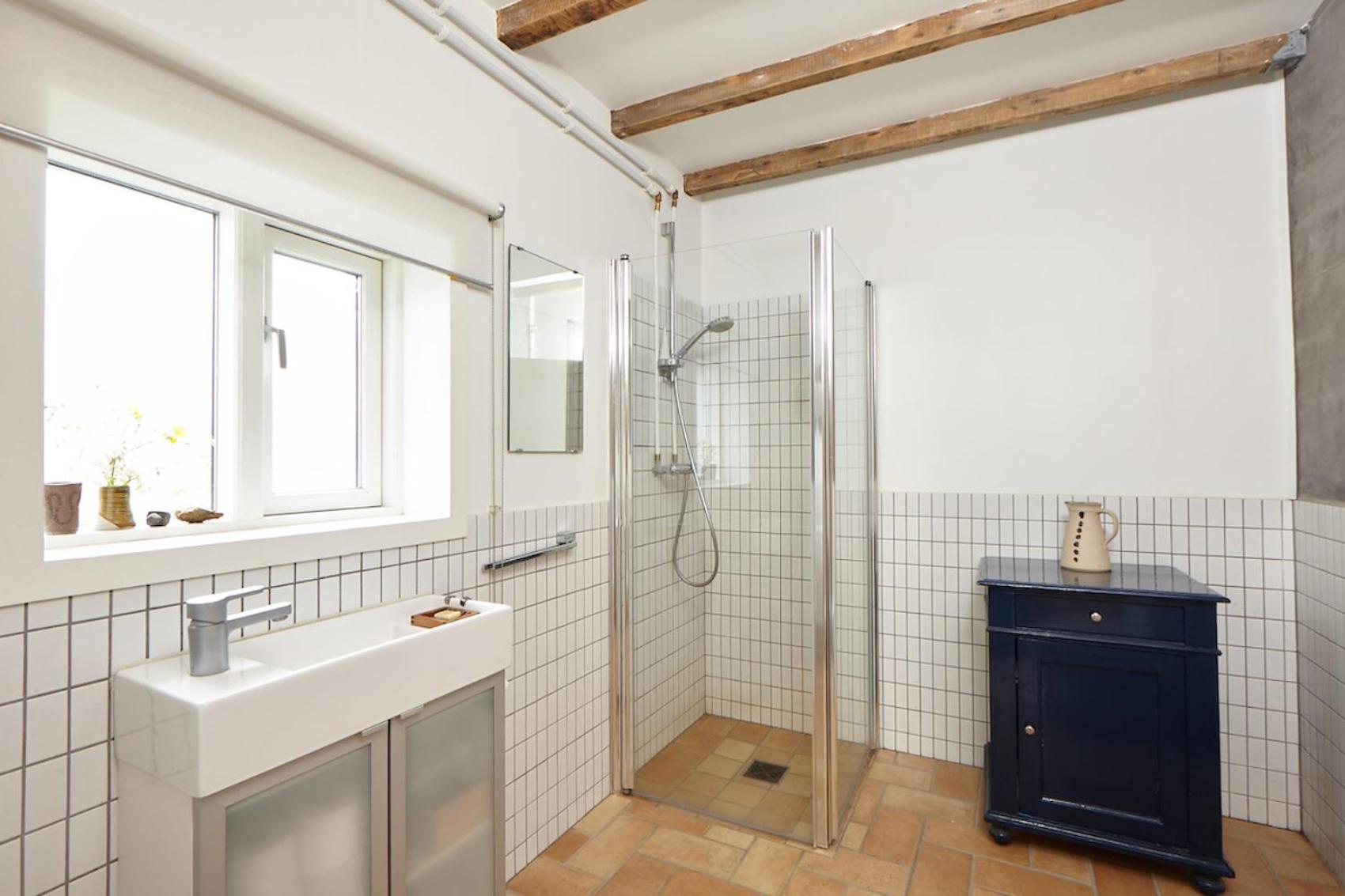 Double or Twin Room with Shared Bathroom photo 3