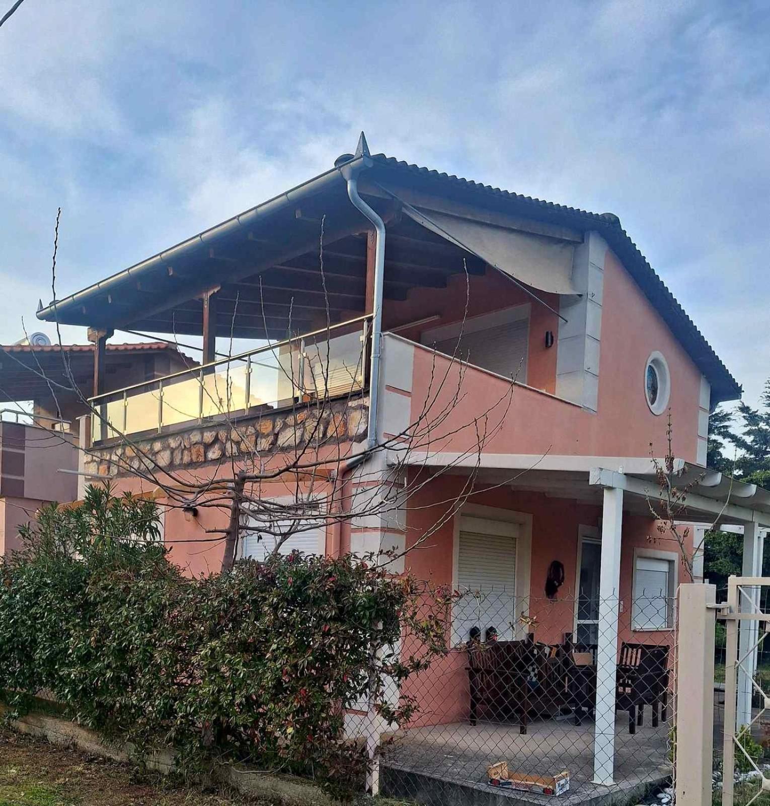 Three-Bedroom House photo 2
