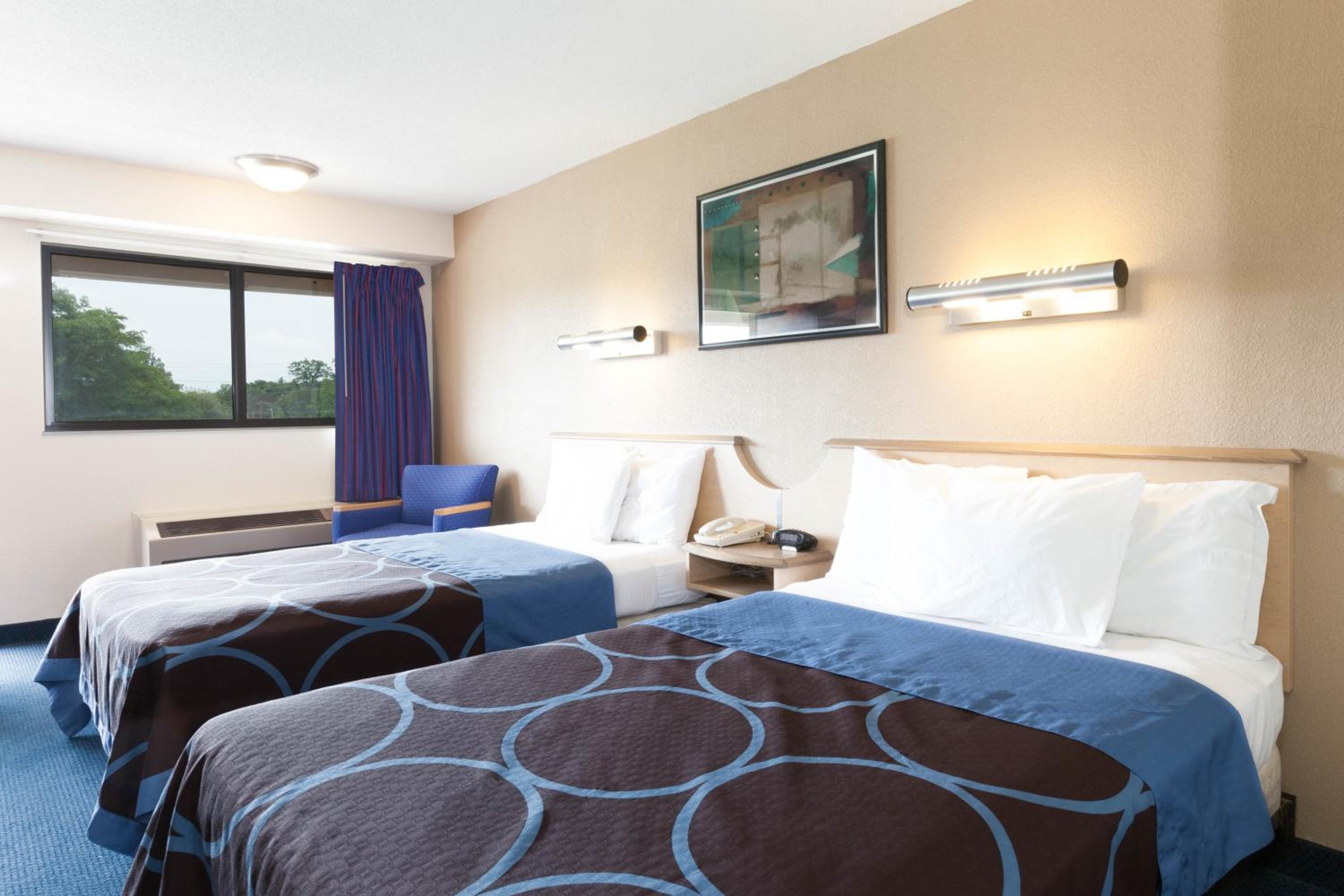 Double Room with Two Double Beds - Smoking - Photo 2