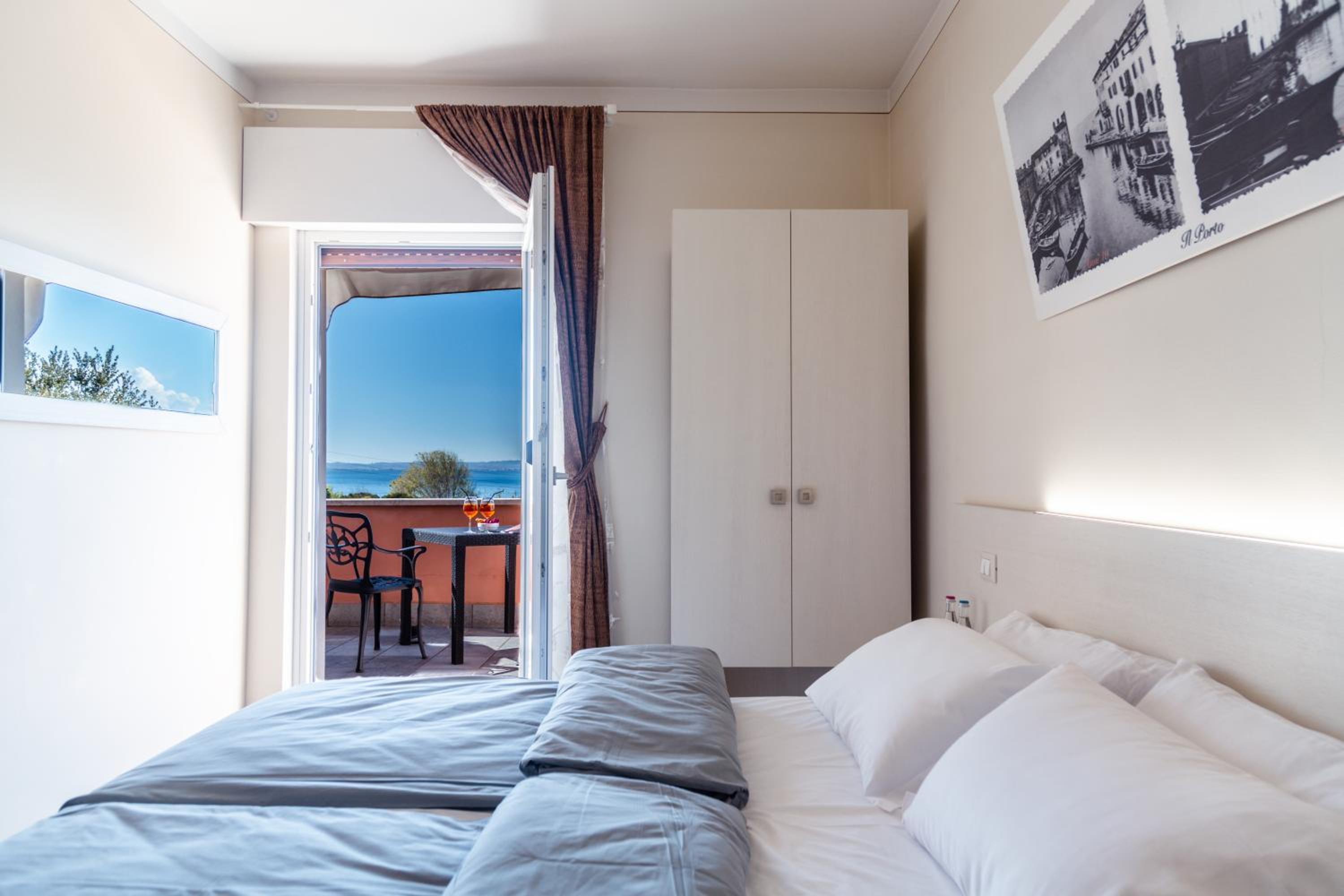 Double Room with Lake View