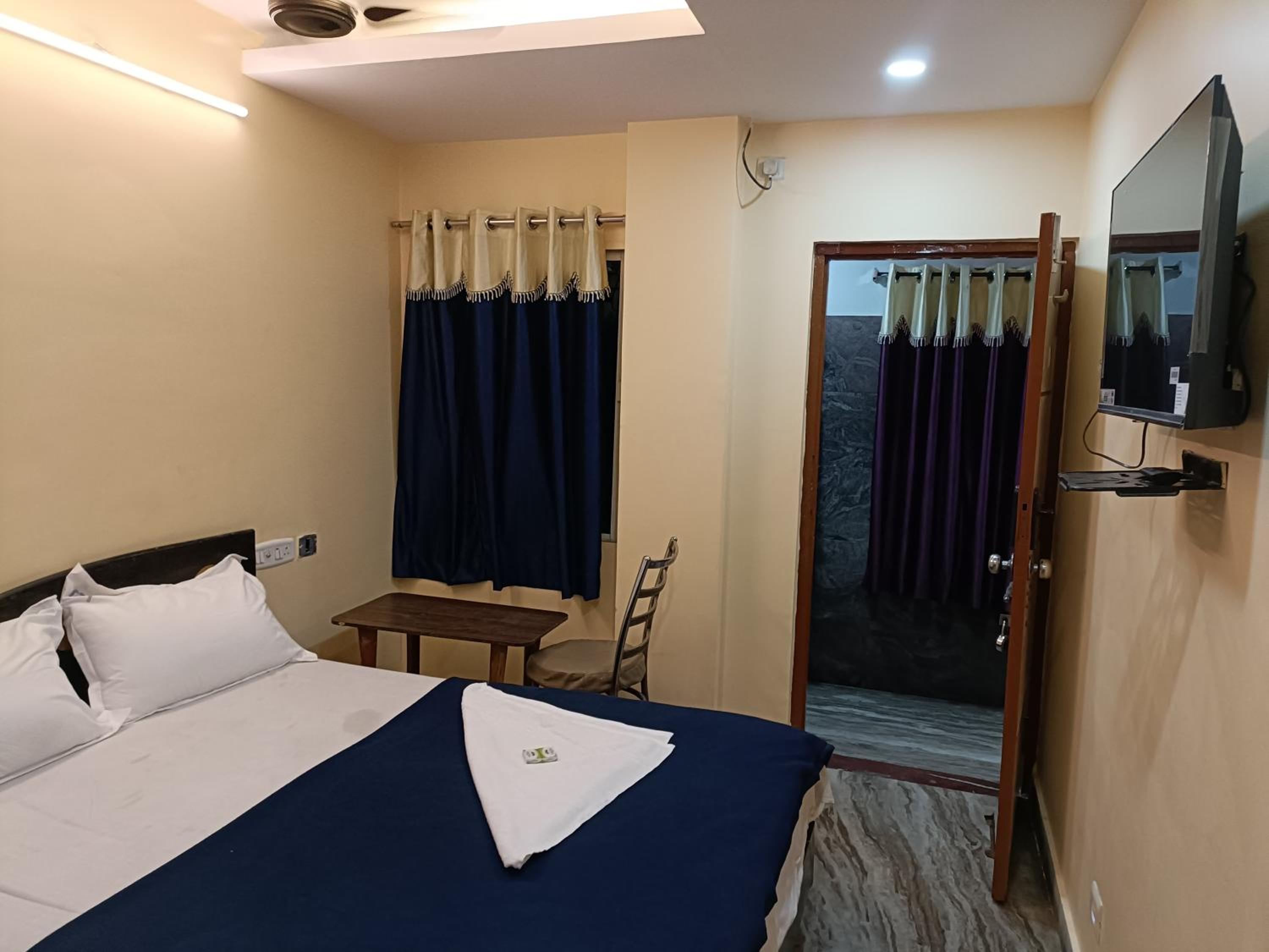 Standard Double Room With Fan photo 3