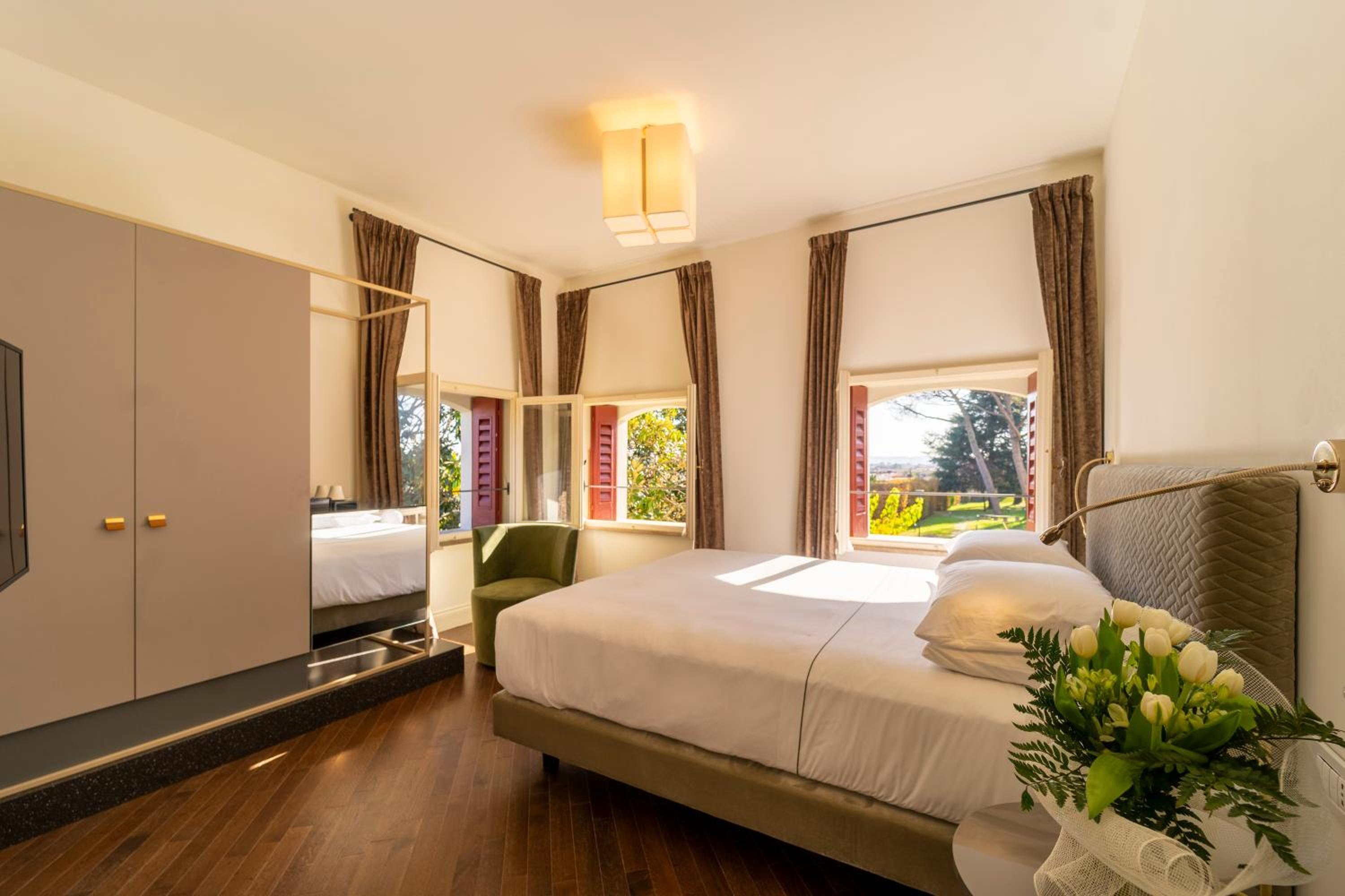 Deluxe Room - Photo 9