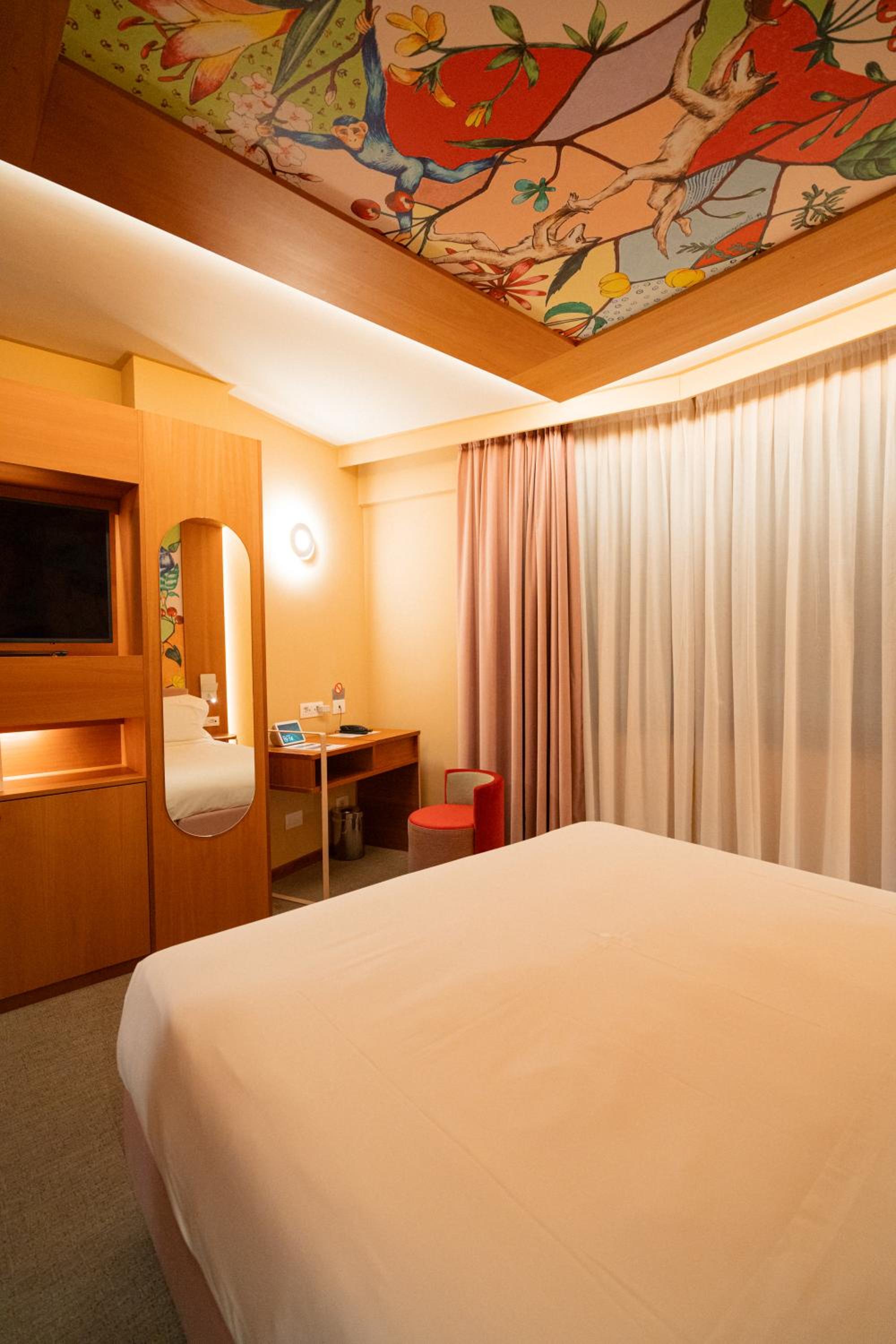 Standard Double or Twin Room - Photo 13