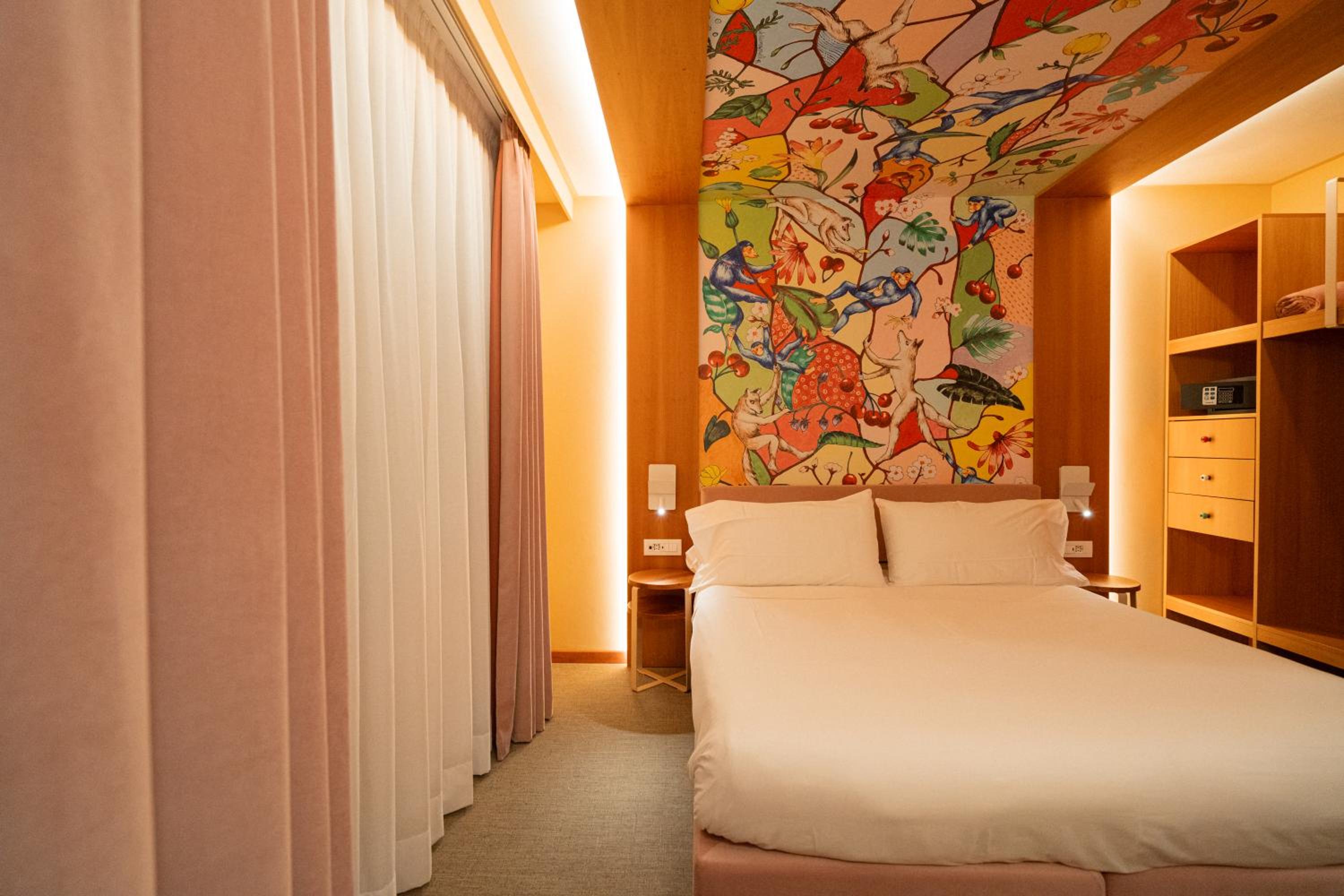 Standard Double or Twin Room - Photo 17