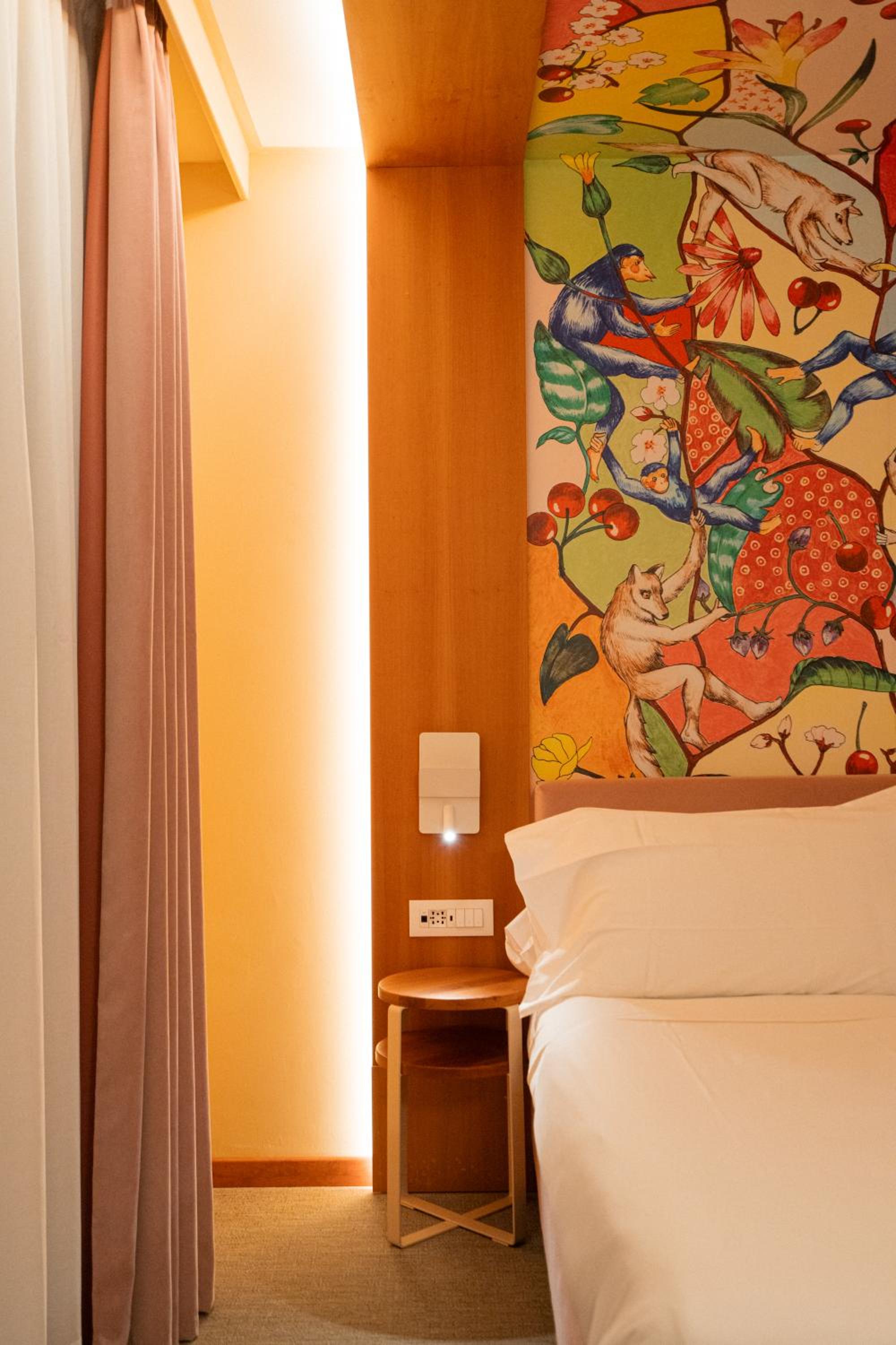 Standard Double or Twin Room - Photo 10