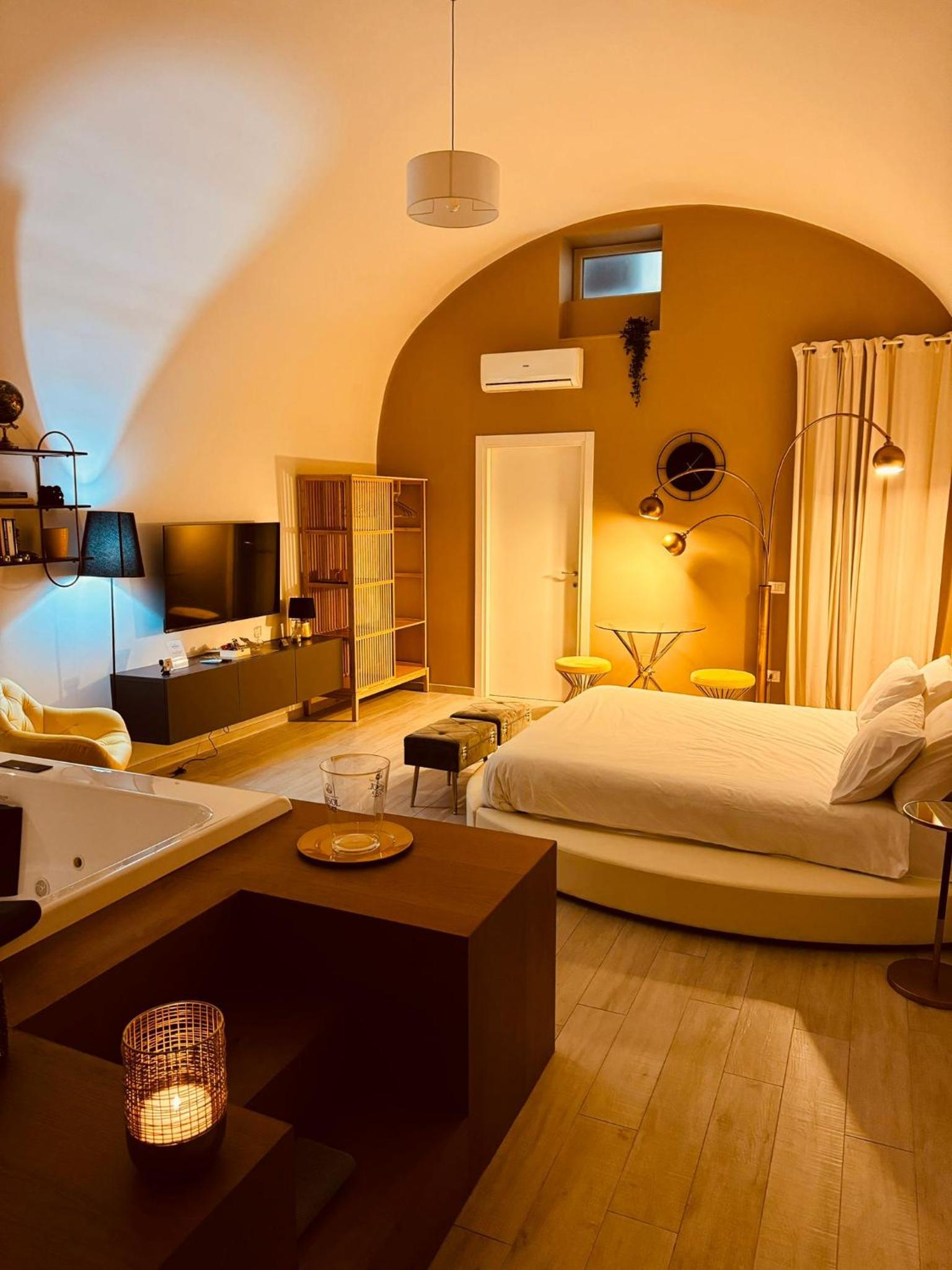 King Suite with Spa Bath photo 1