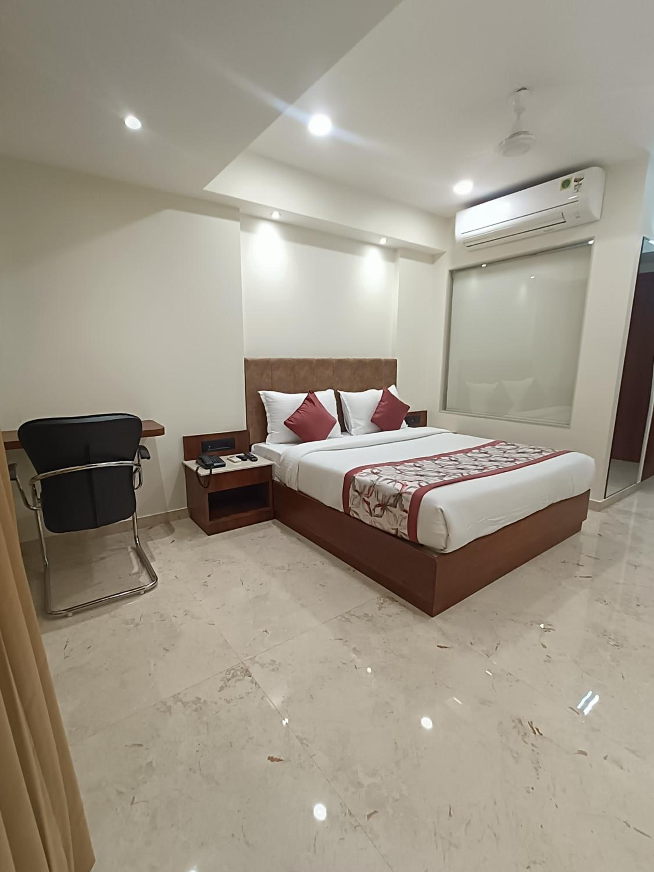 Deluxe Room - Photo 2
