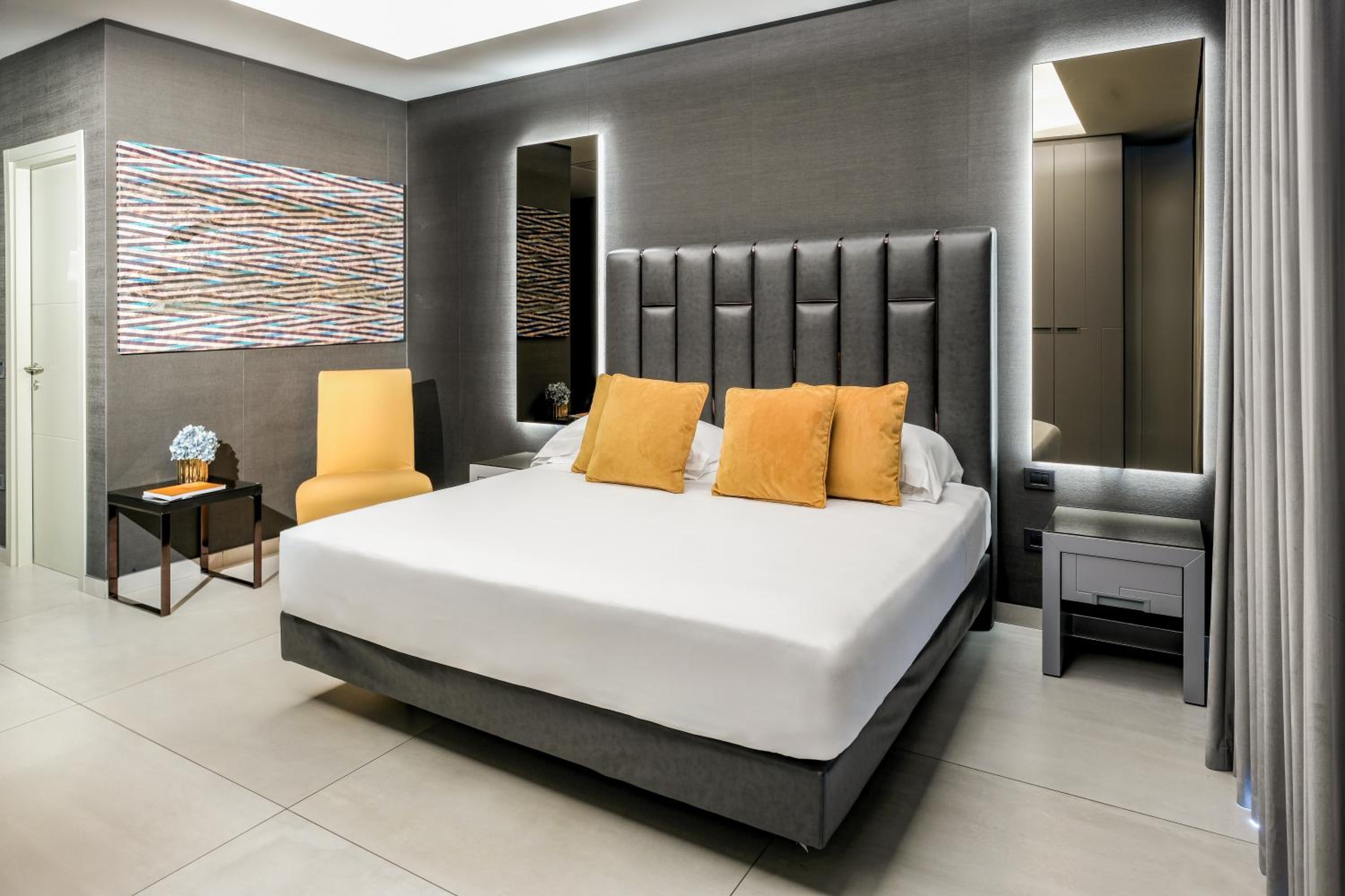 Standard Double Room - Photo 9