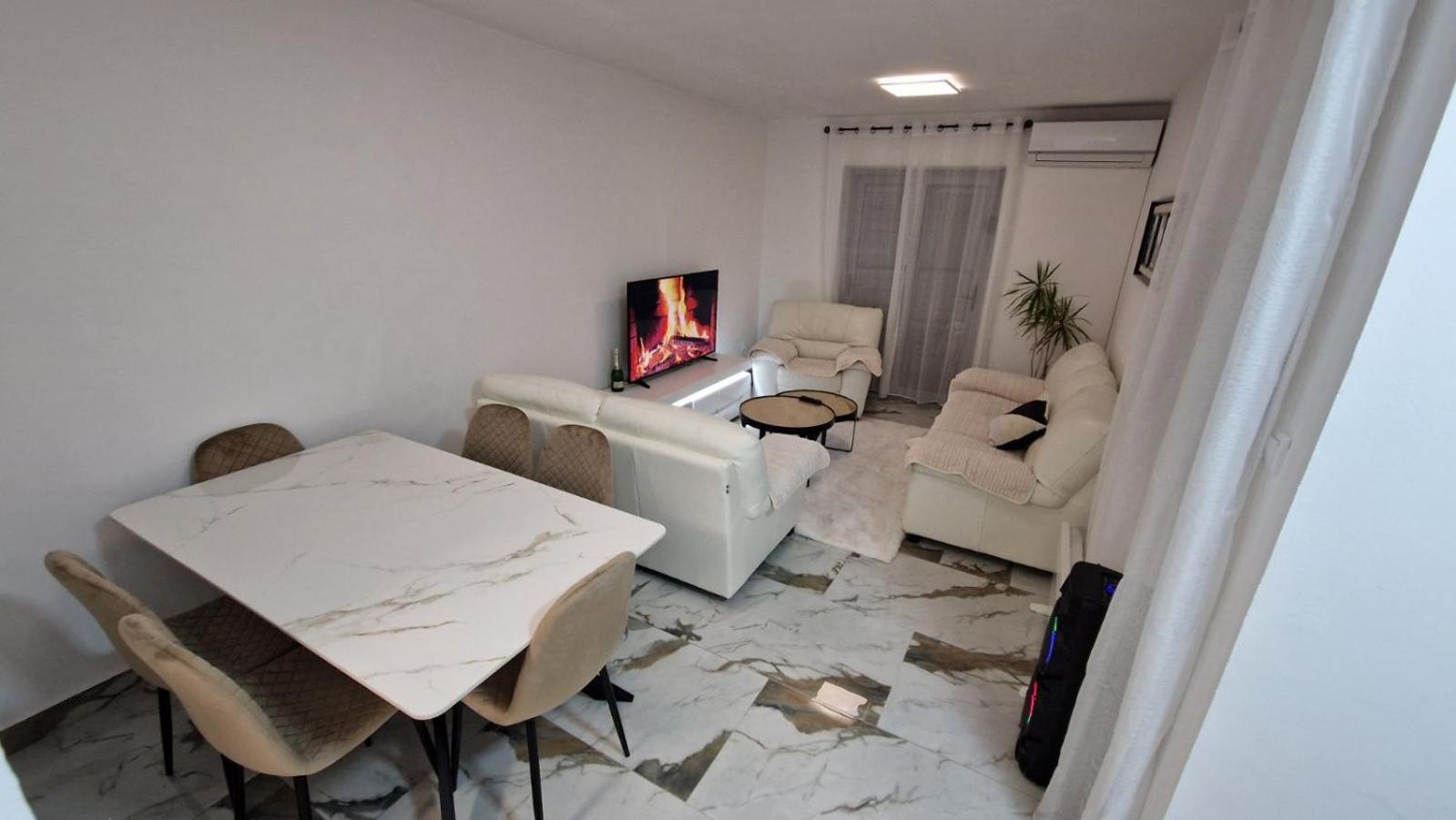 One-Bedroom Apartment with Sea View and Balcony