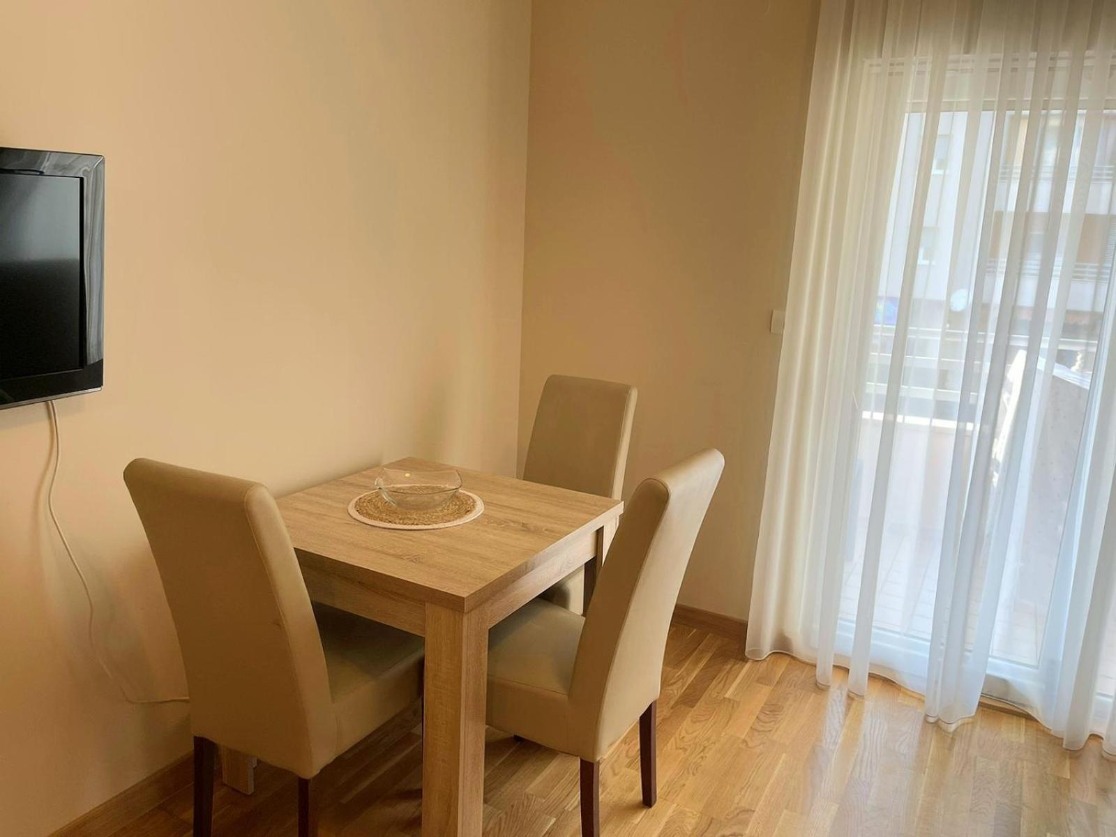 One-Bedroom Apartment photo 2