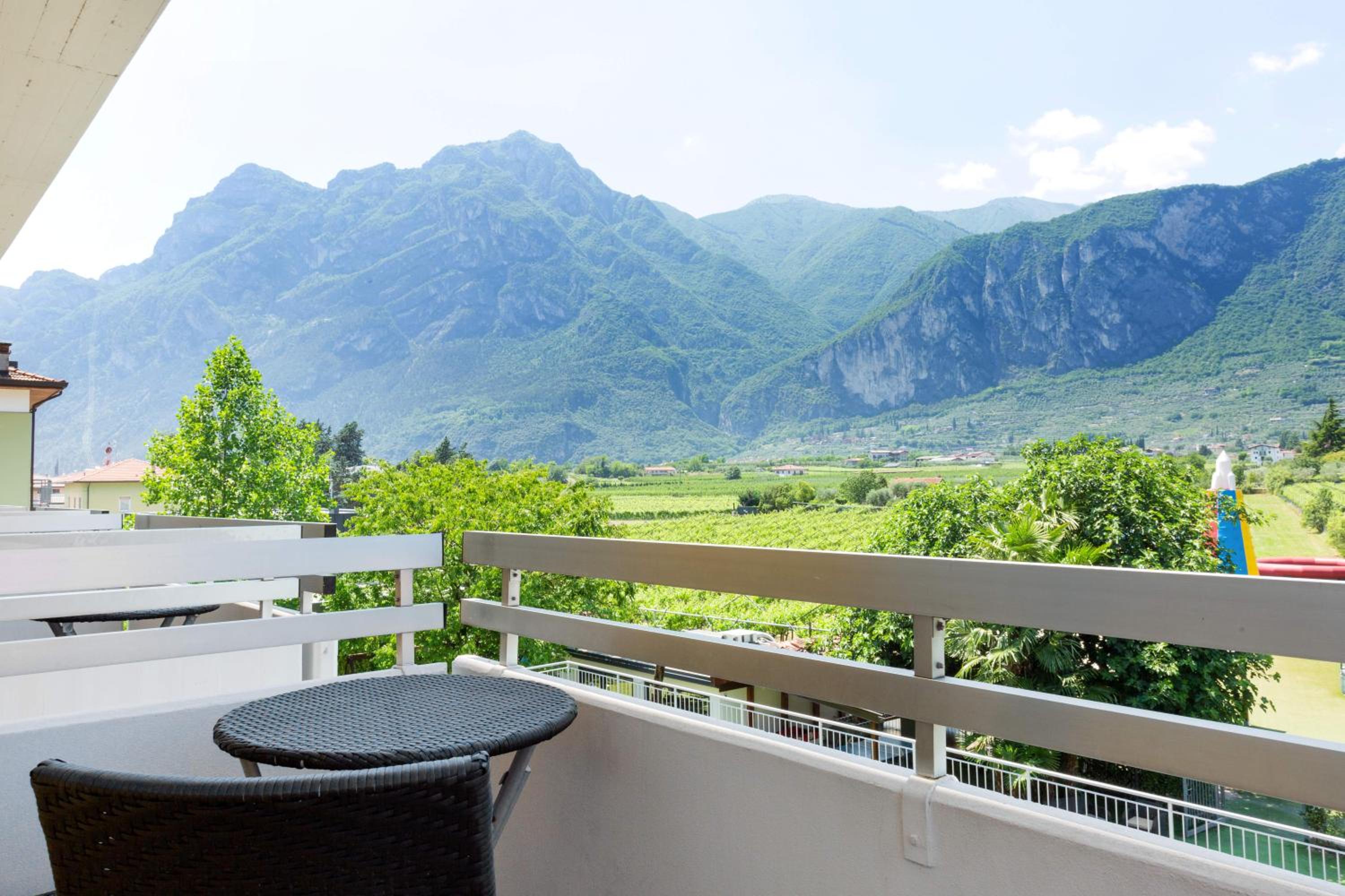 Quadruple Room with Garden View - Photo 8