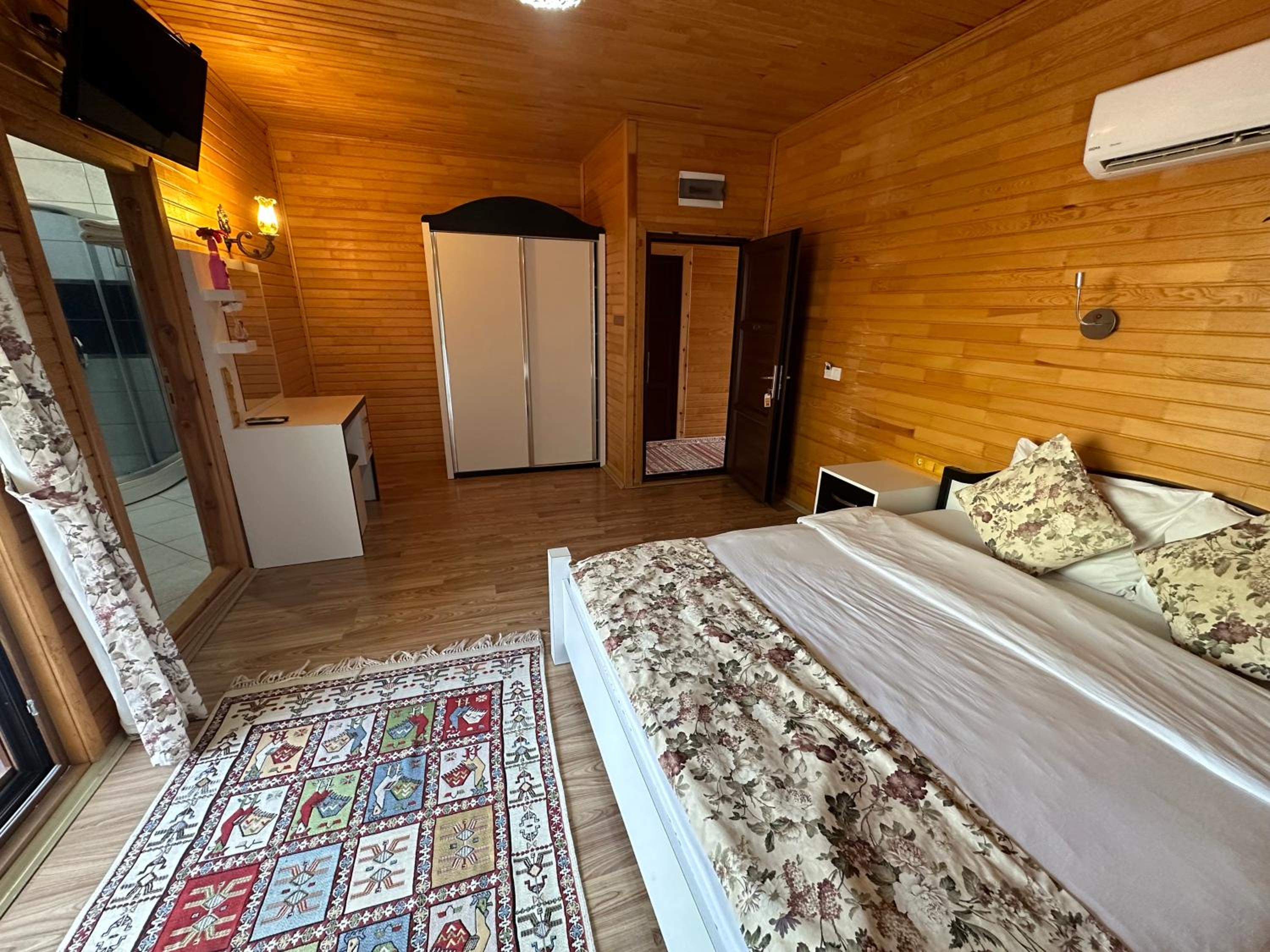 Deluxe Suite photo 3