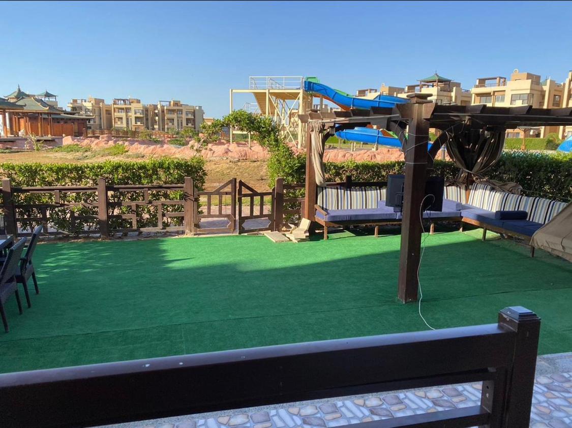 Apartment With Pool View