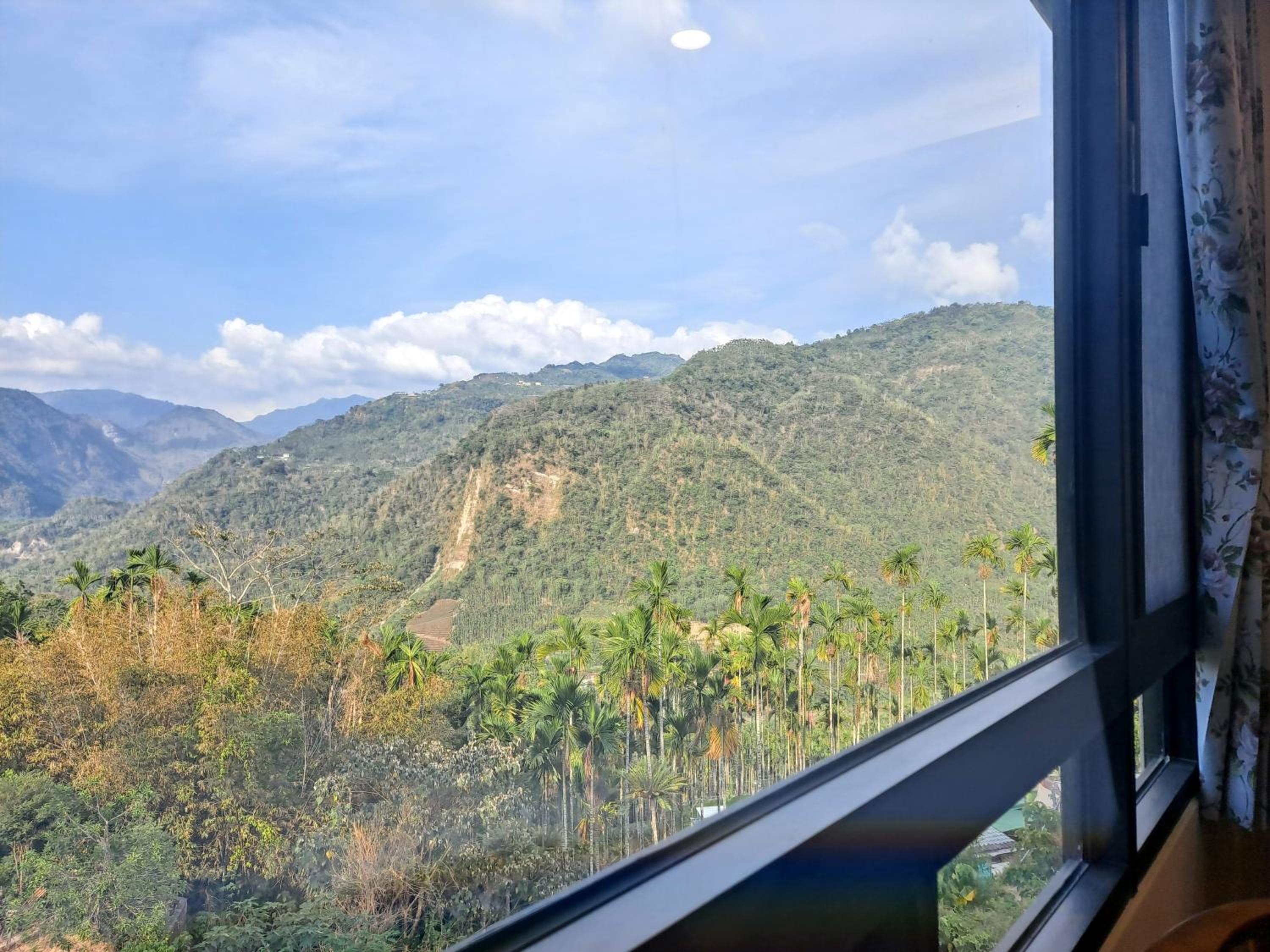 Quadruple Room with Mountain View photo 2